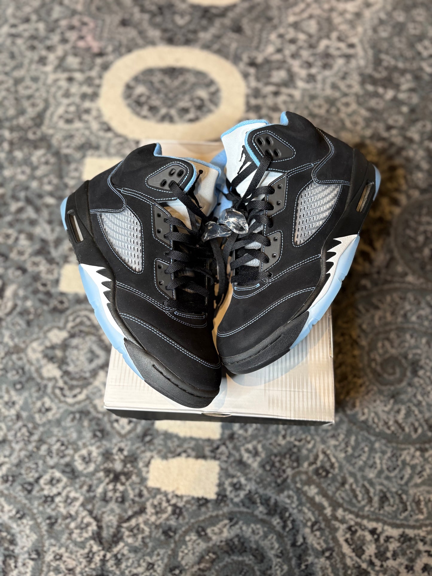 Jordan 5 Retro “Black University Blue” DS OG SIZE 10