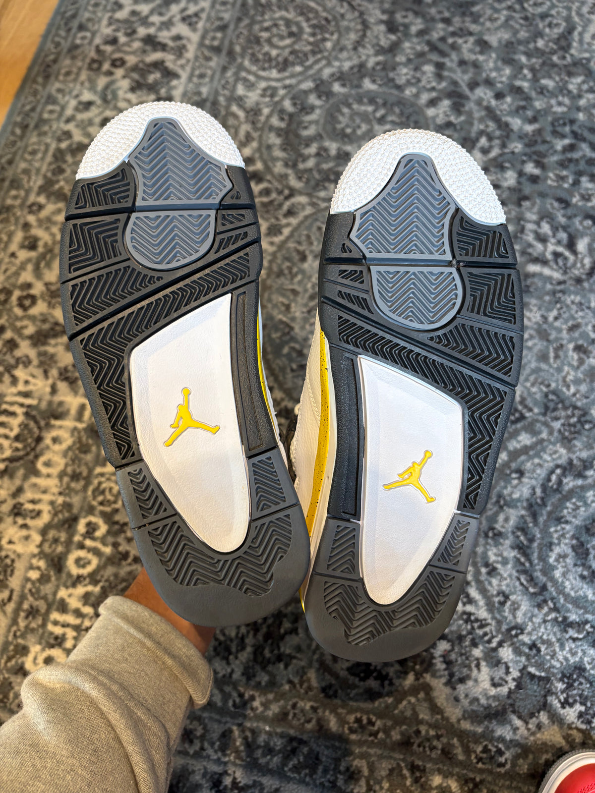 Jordan 4 Retro “Tour Yellow” Clean Nb Size 6Y