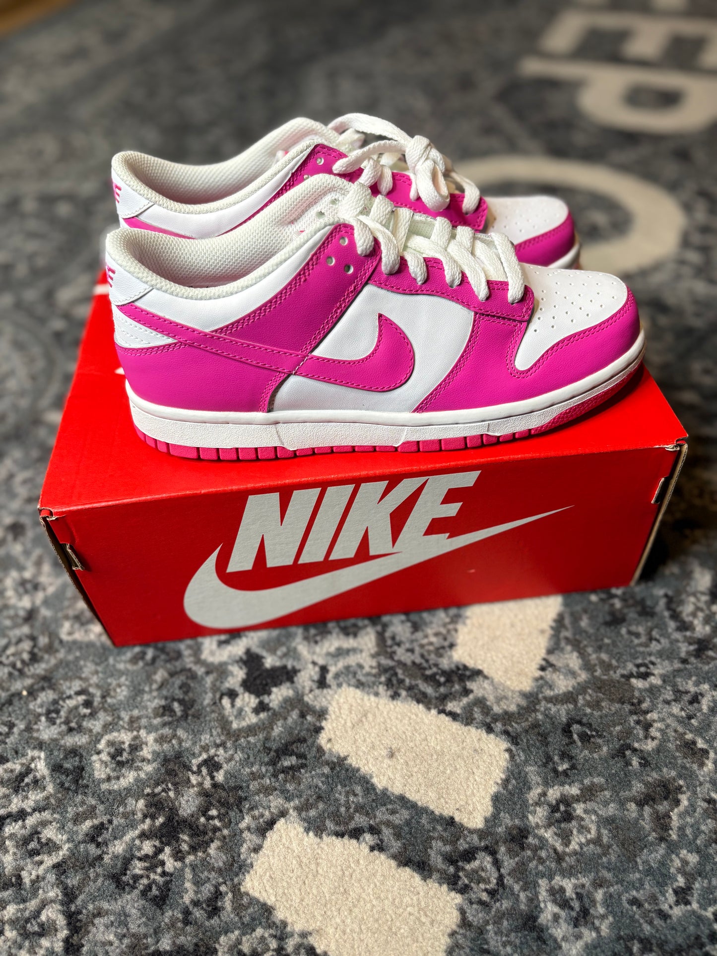 Nike Dunk Low “Laser Fuchsia” DS OG SIZE 5.5