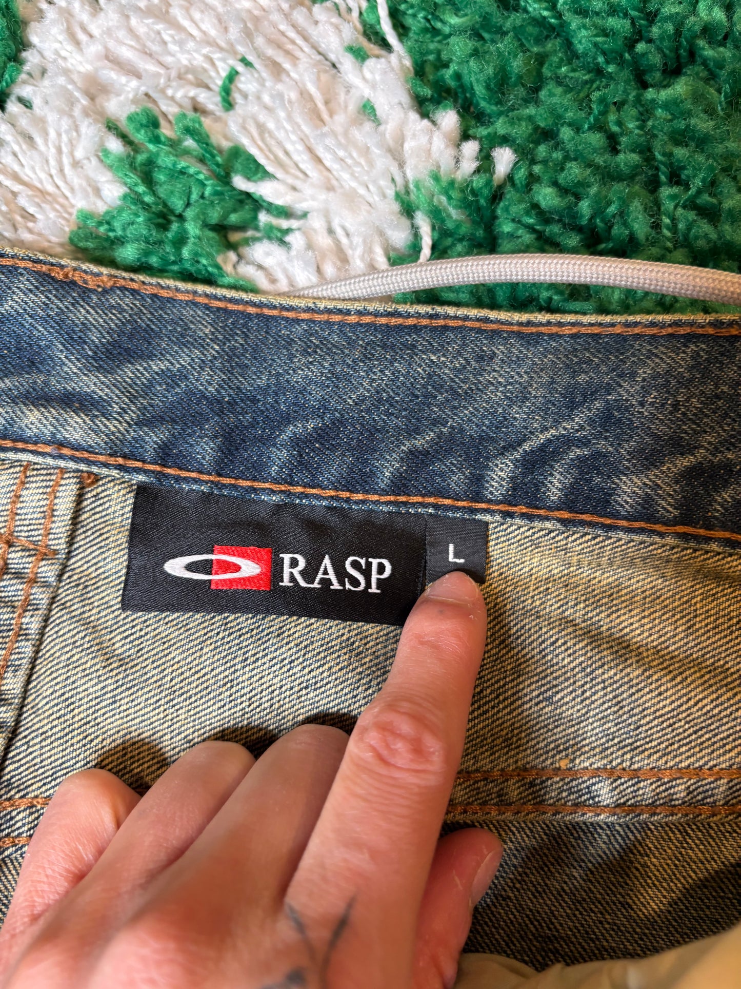 Raspberry Hills Jeans Size Large