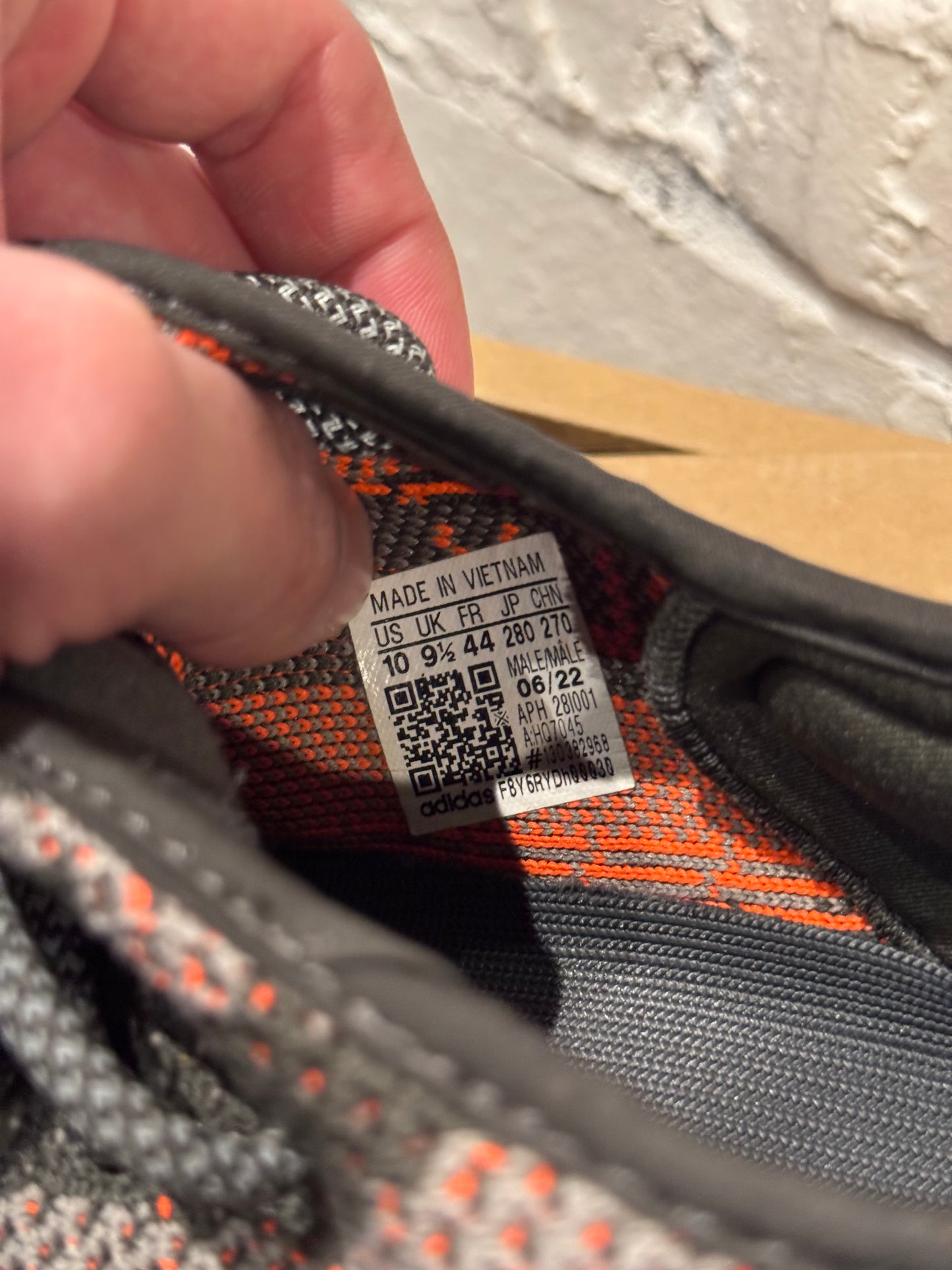 Yeezy 350 Carbon Beluga Size 10