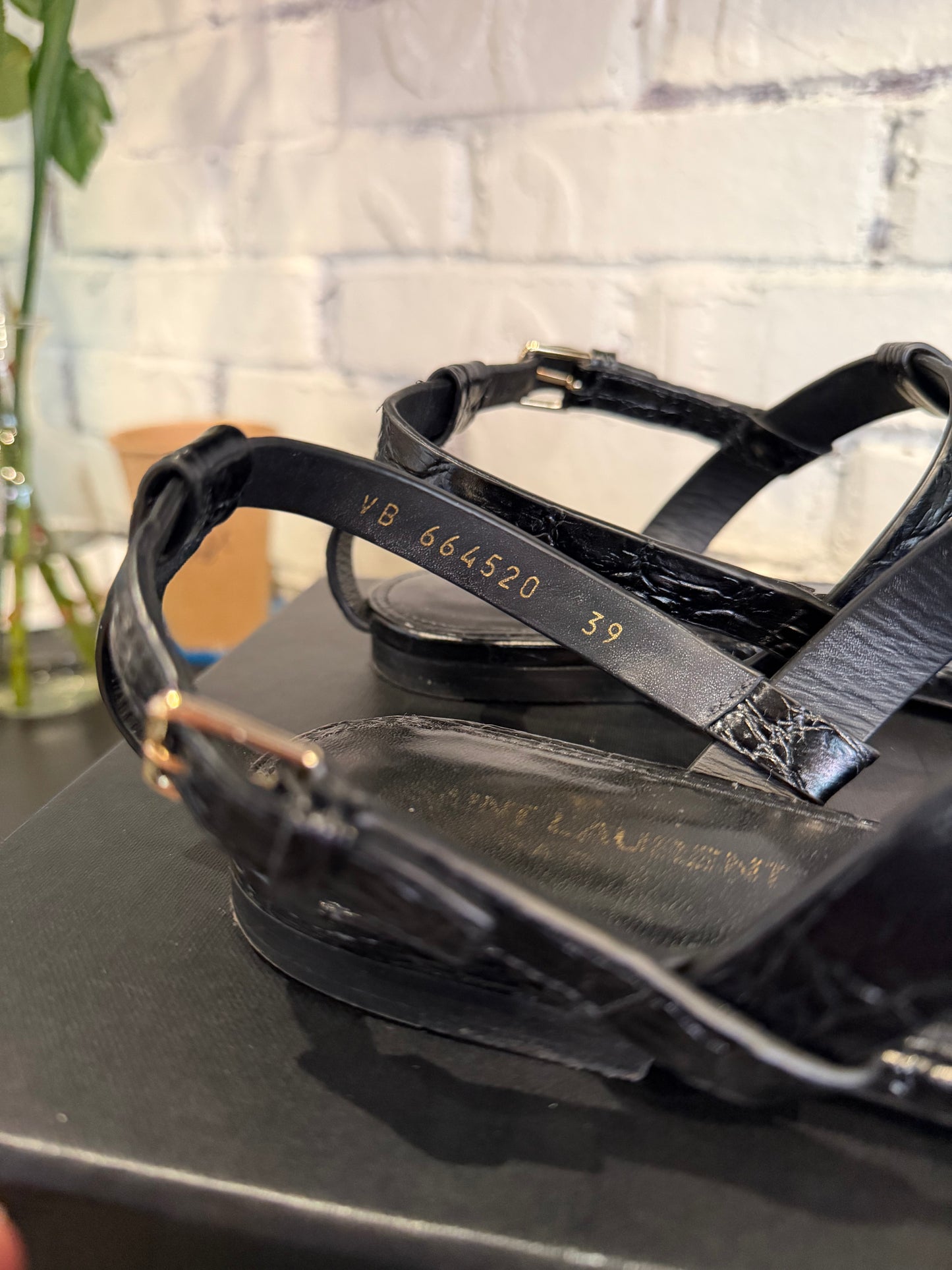 YSL Cassandra Flat Leather Sandals size 39 (6y/7.5w)