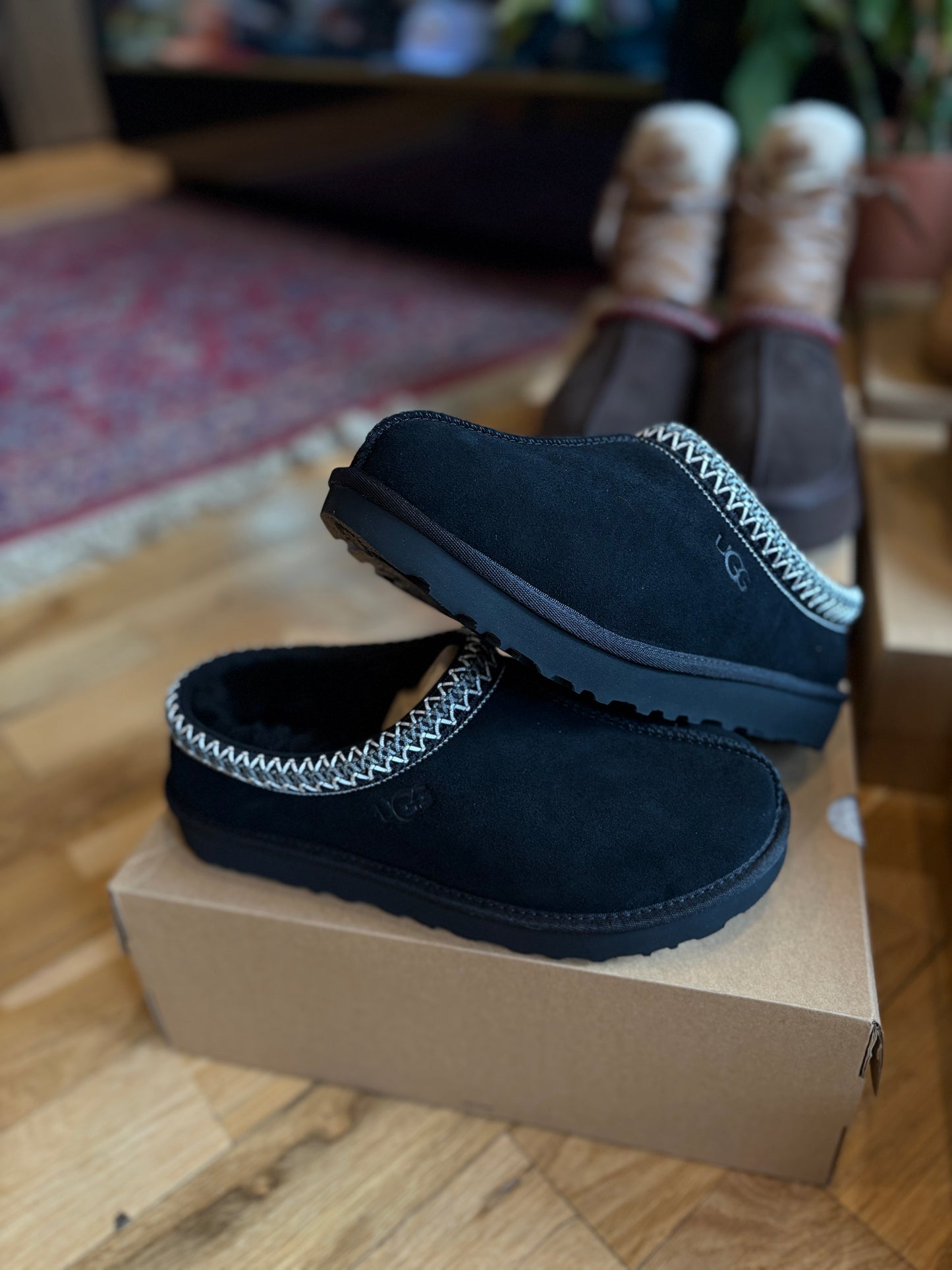 Ugg Tasman II Black DS OG Size 9W/7.5M