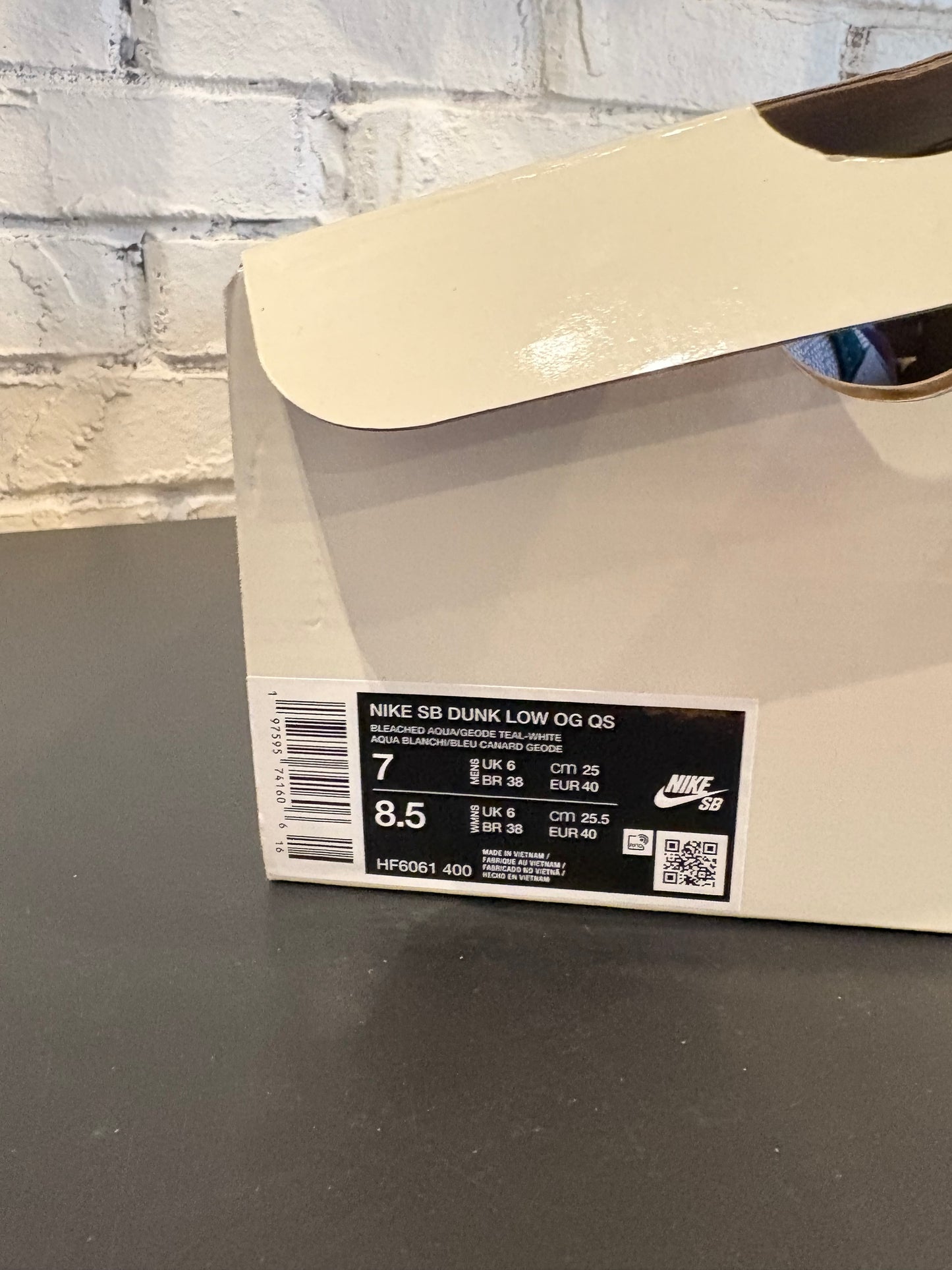 SB Dunk Low Futura Laboratories Bleached Aqua Clean OG Size 7
