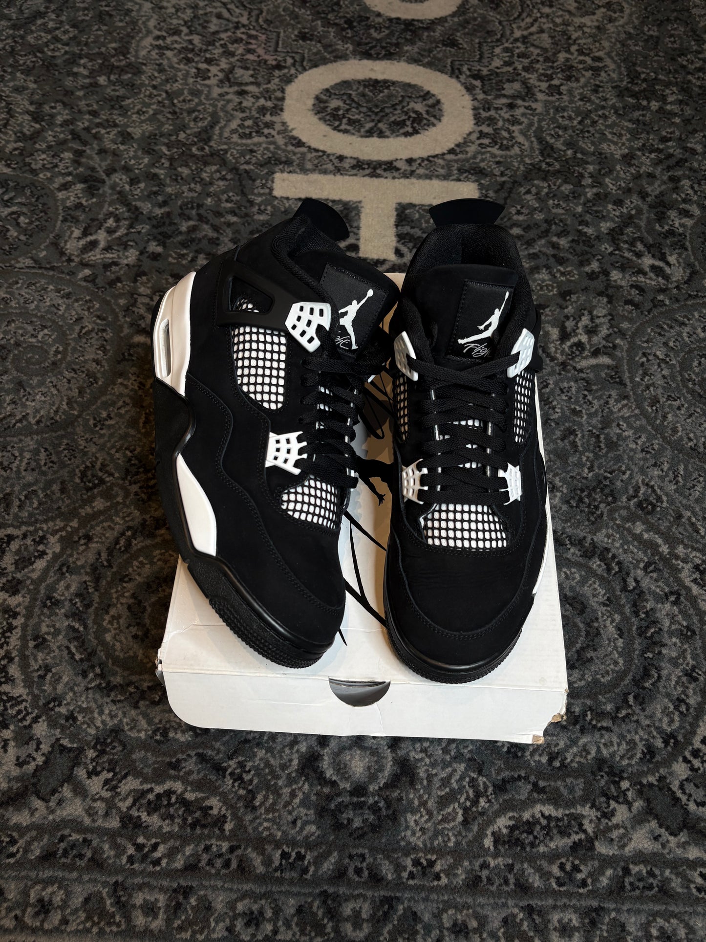 Jordan 4 Retro “White Thunder” CLEAN OG SIZE 12