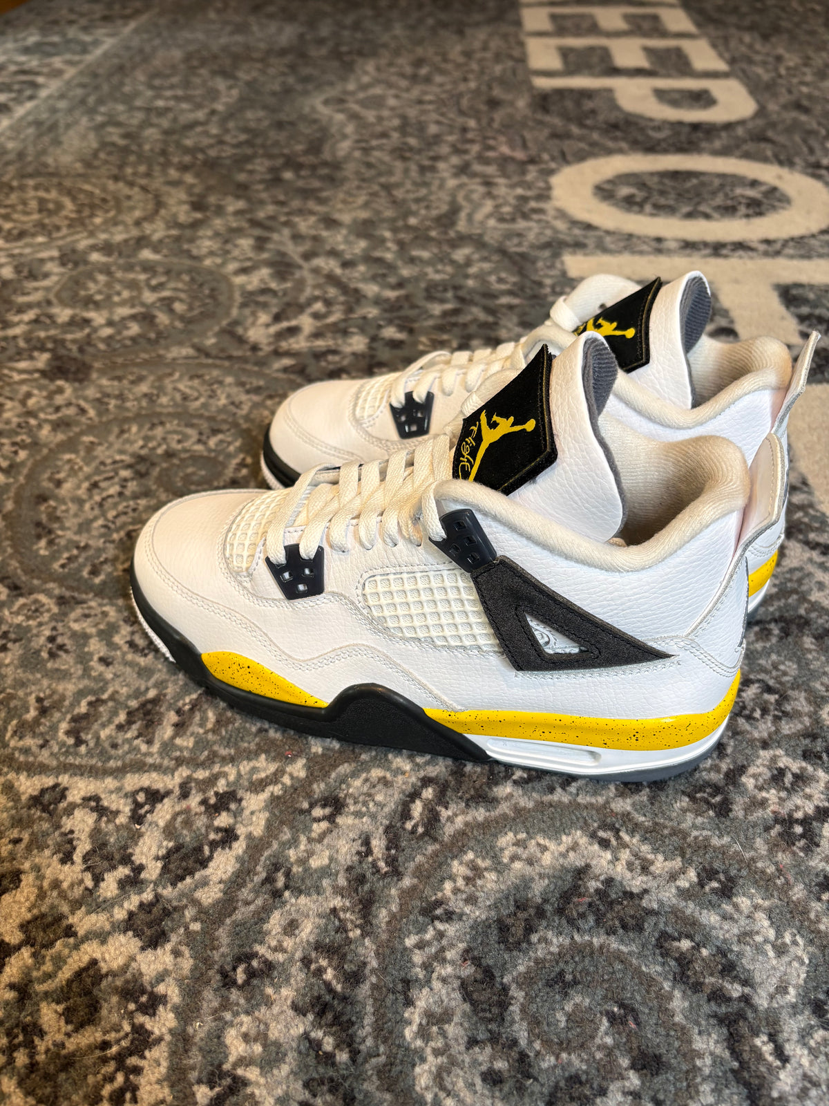 Jordan 4 Retro “Tour Yellow” Clean Nb Size 6Y