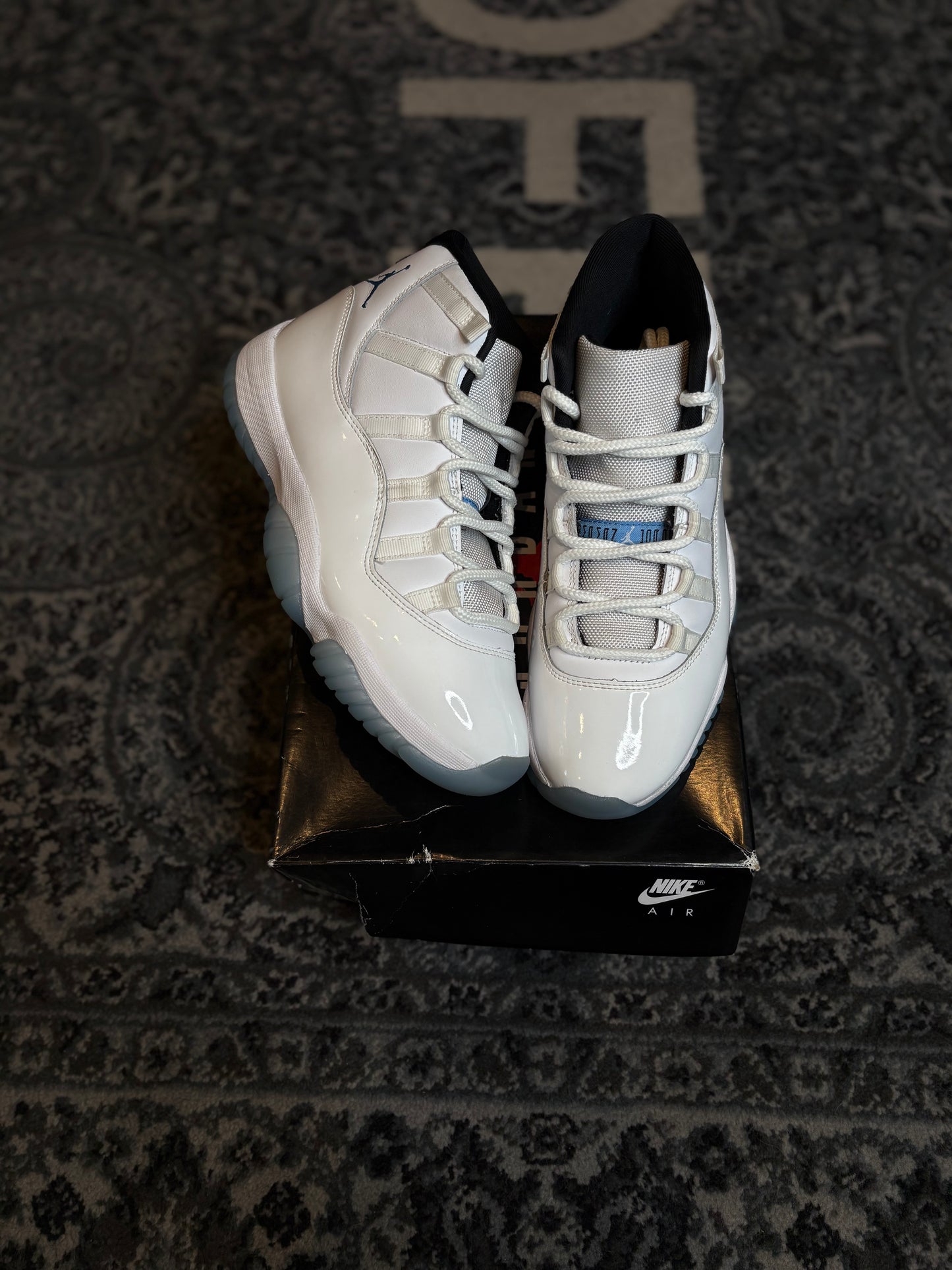 Jordan 11 Retro “Legend Blue” CLEAN OG SIZE 8.5