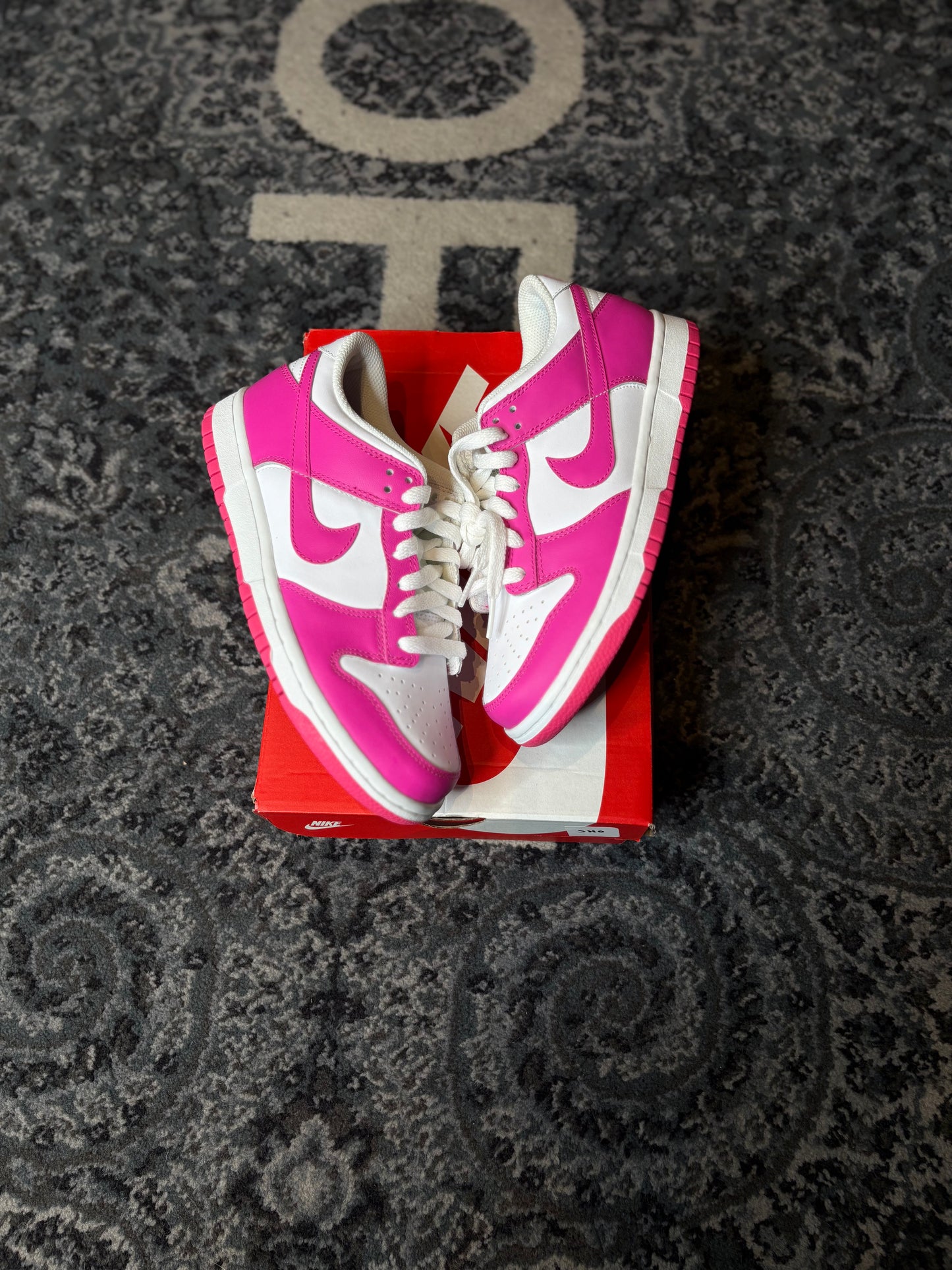 Nike Dunk Low “Laser Fuchsia” DS OG SIZE 5.5