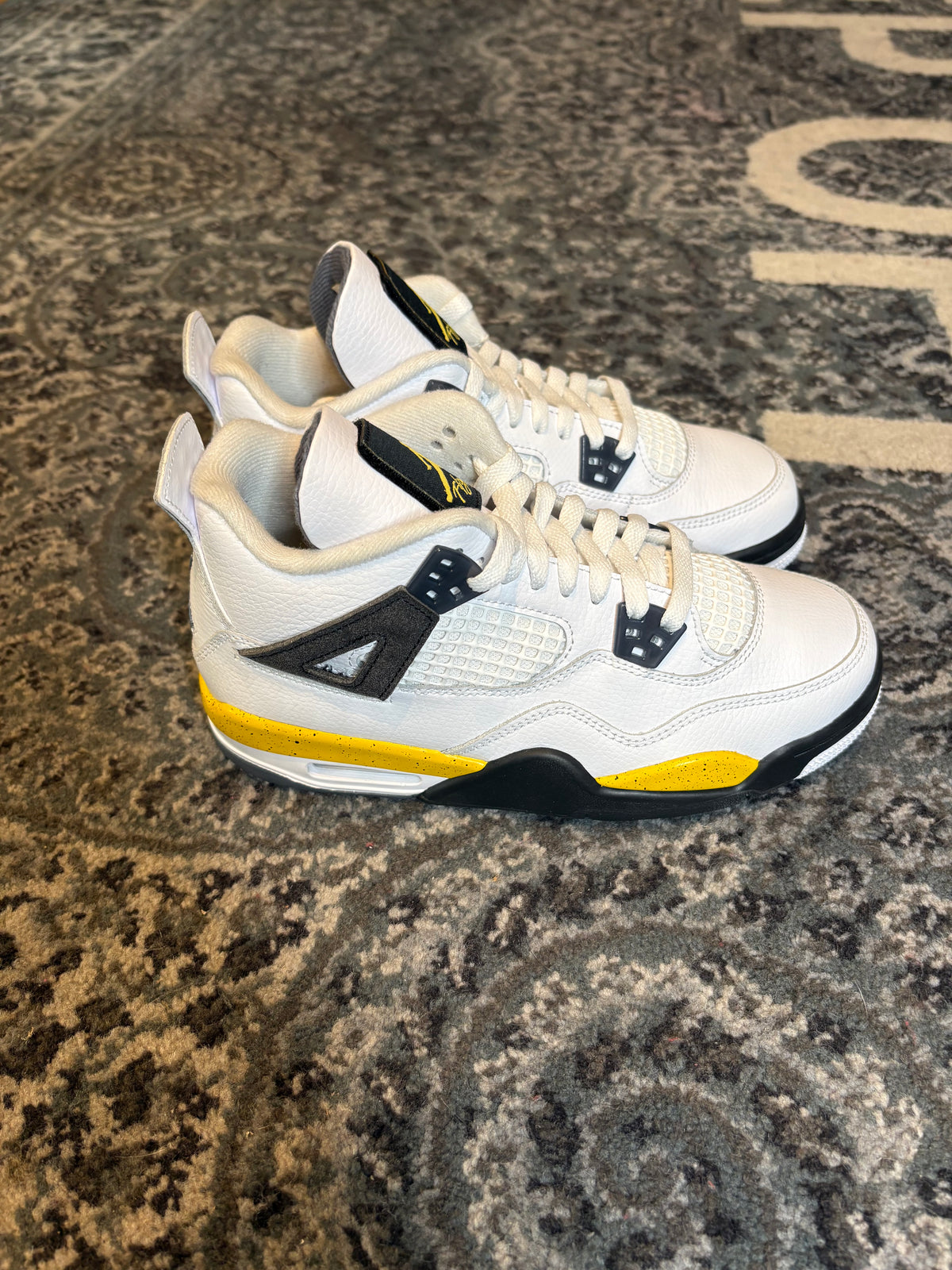 Jordan 4 Retro “Tour Yellow” Clean Nb Size 6Y