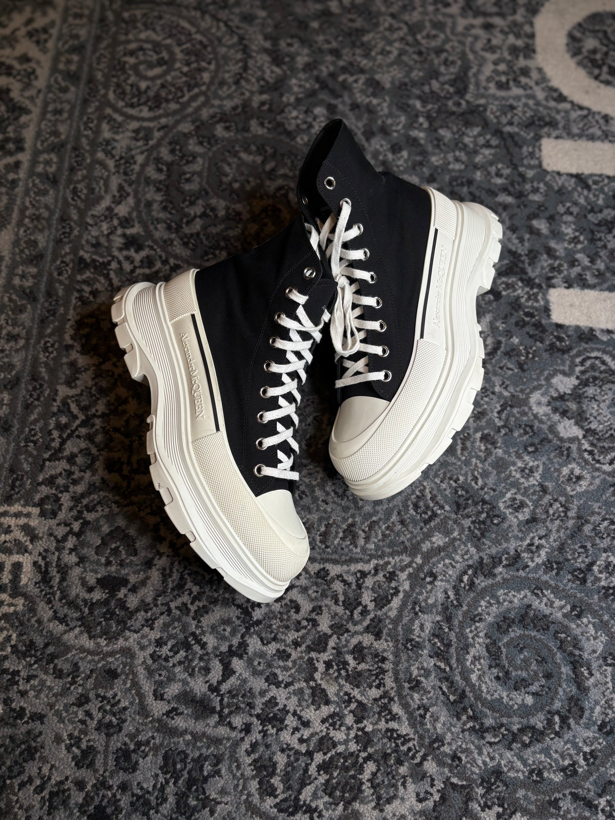 Alexander McQueen Tread Slick High-Top Leather Sneaker “Black White” Clean Nb Size 11(44 EU)
