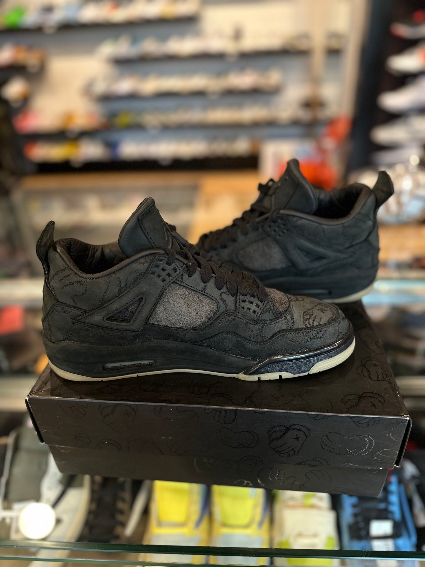 Jordan 4 Retro Kaws Black Clean OG Size 10.5