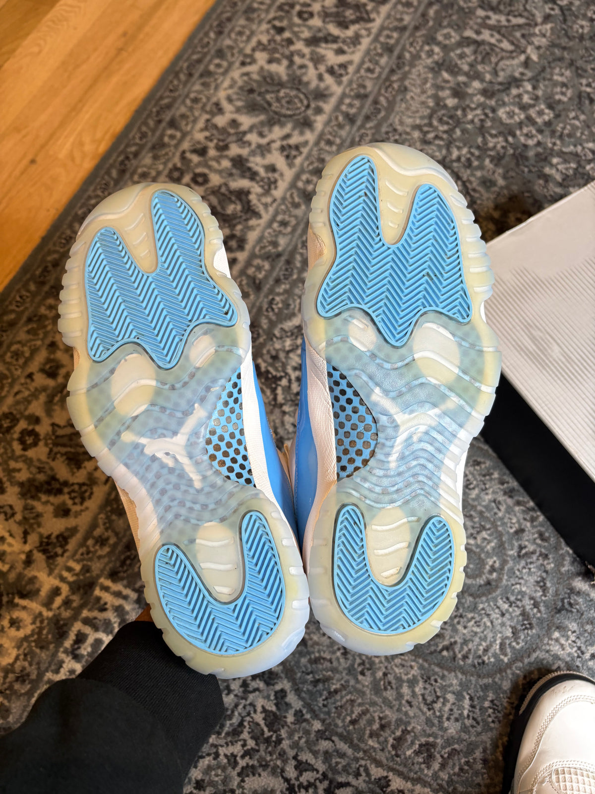 Jordan 11 Retro Low “University Blue” Clean Og Size 9