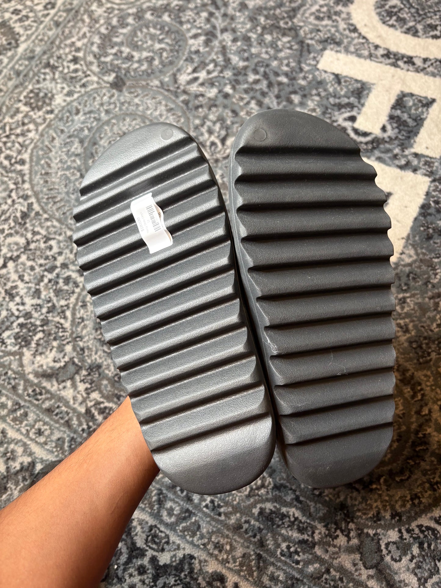Yeezy Slide “Onyx” CLEAN OG SIZE 12