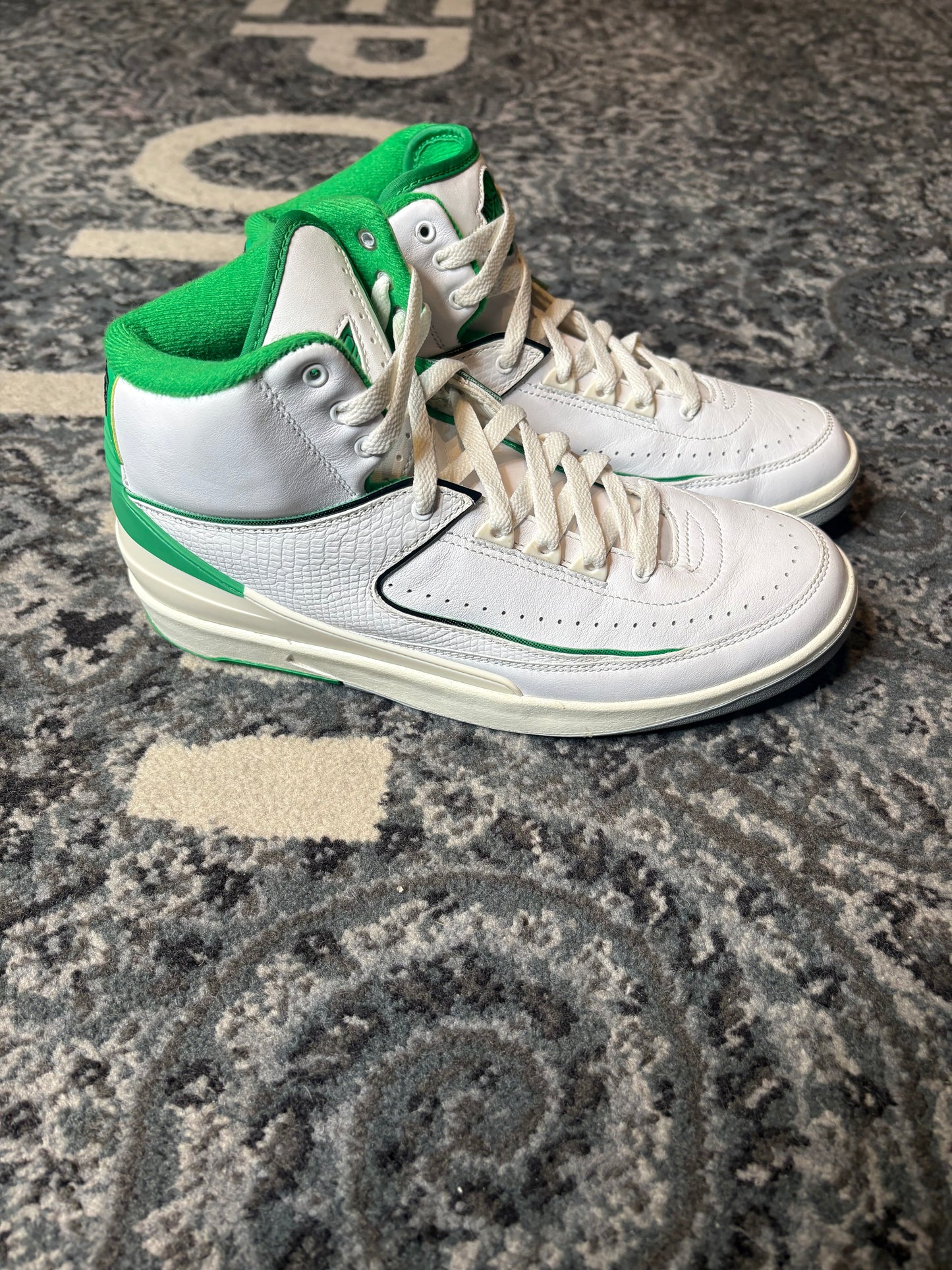 Jordan 2 Retro “Lucky Green” CLEAN NB SIZE 9
