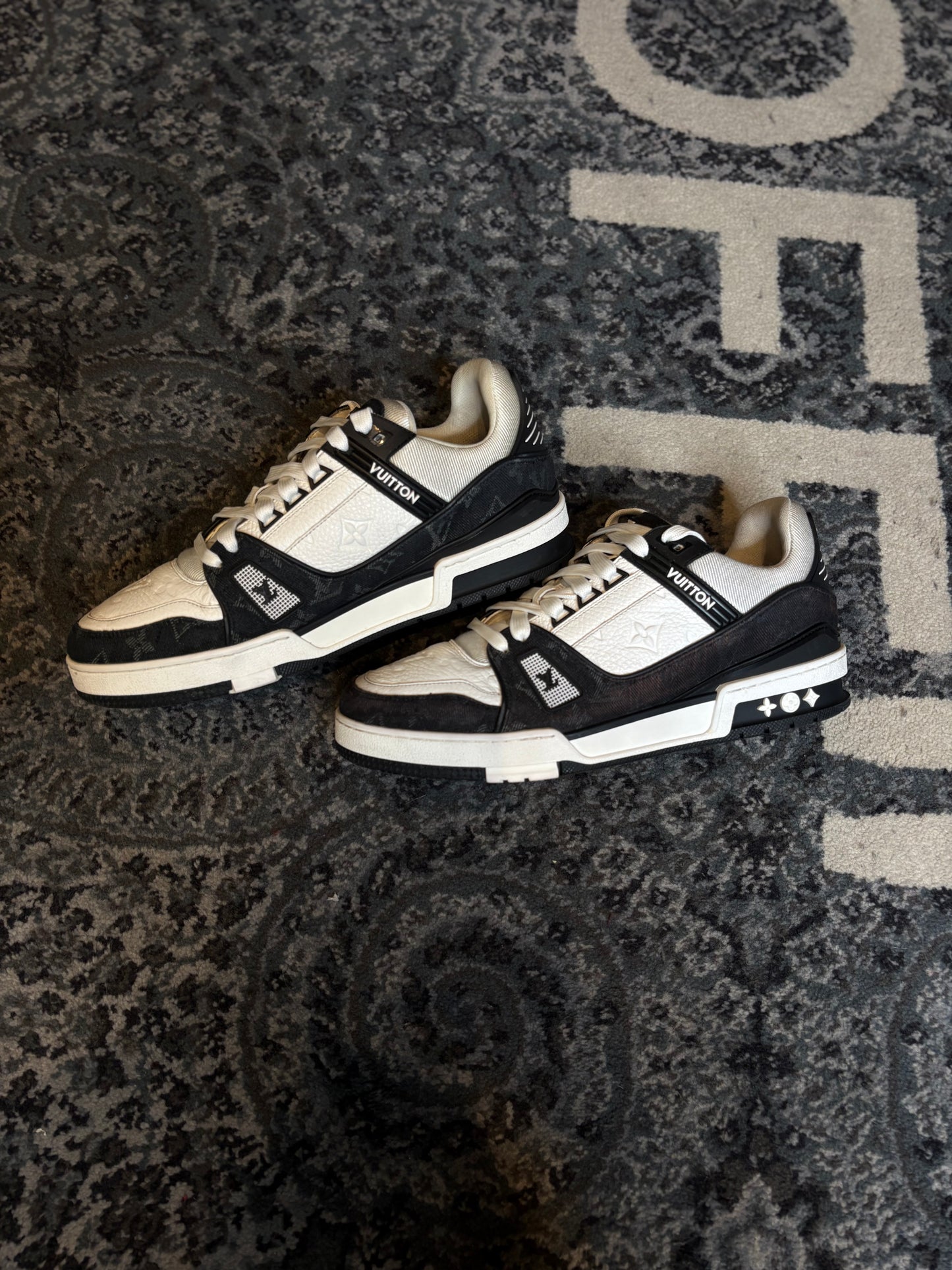 Loui Vuitton Trainer “Black Monogram” Clean Nb Size 8.5