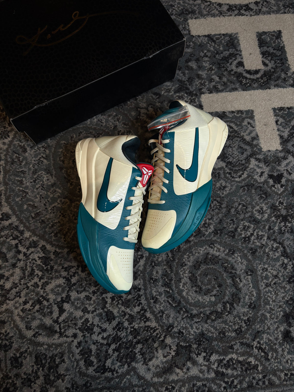 Kobe 5 Protro “Caitlin Clark Coconut Milk Spruce” Ds Og Size 9