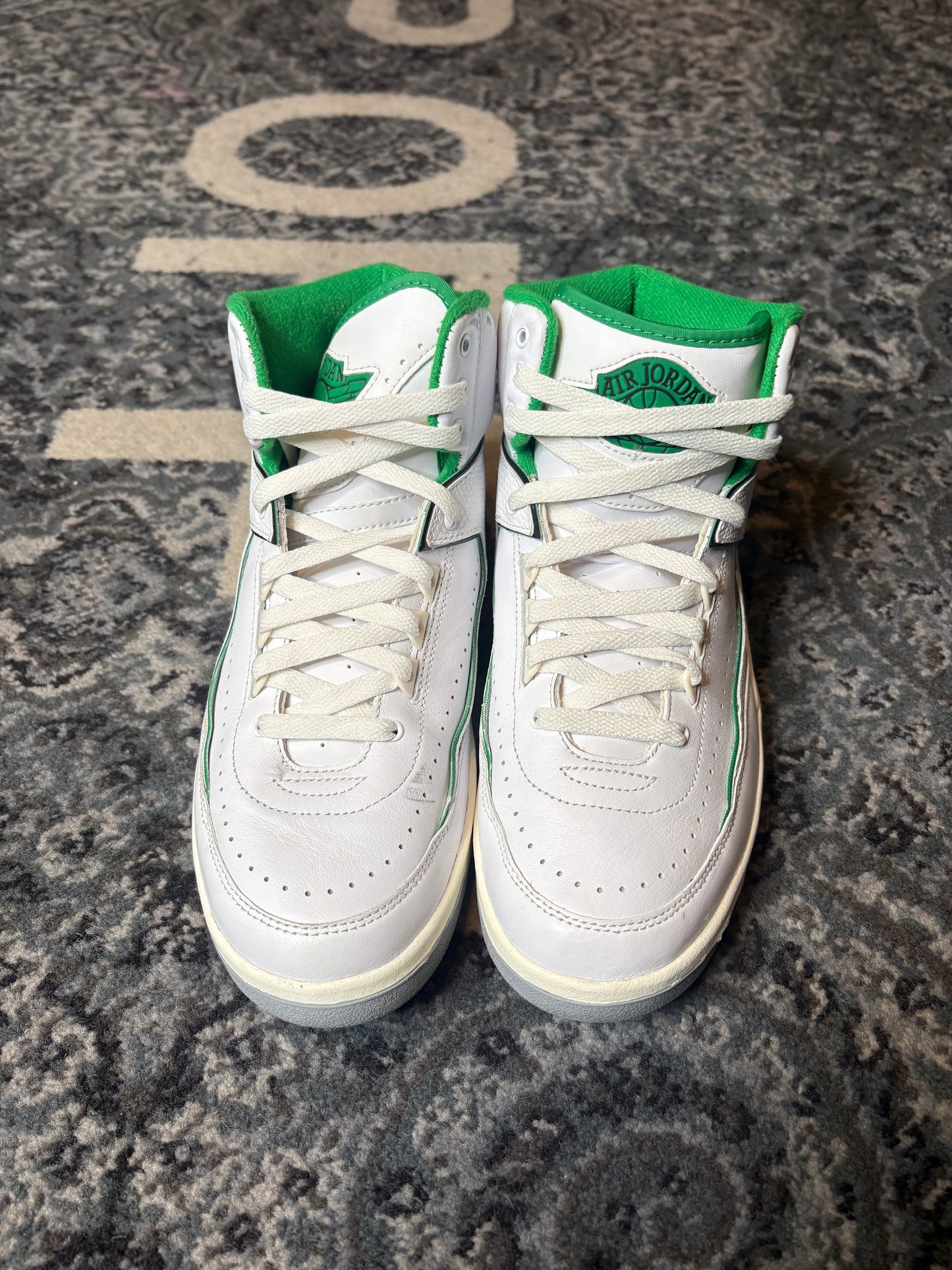 Jordan 2 Retro “Lucky Green” CLEAN NB SIZE 9