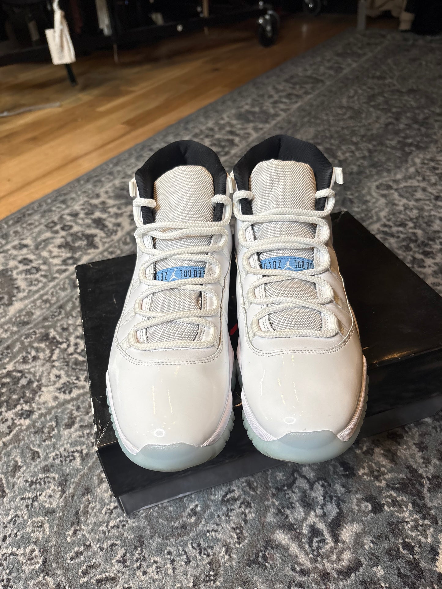 Jordan 11 Retro “Legend Blue” Clean Og Size 10
