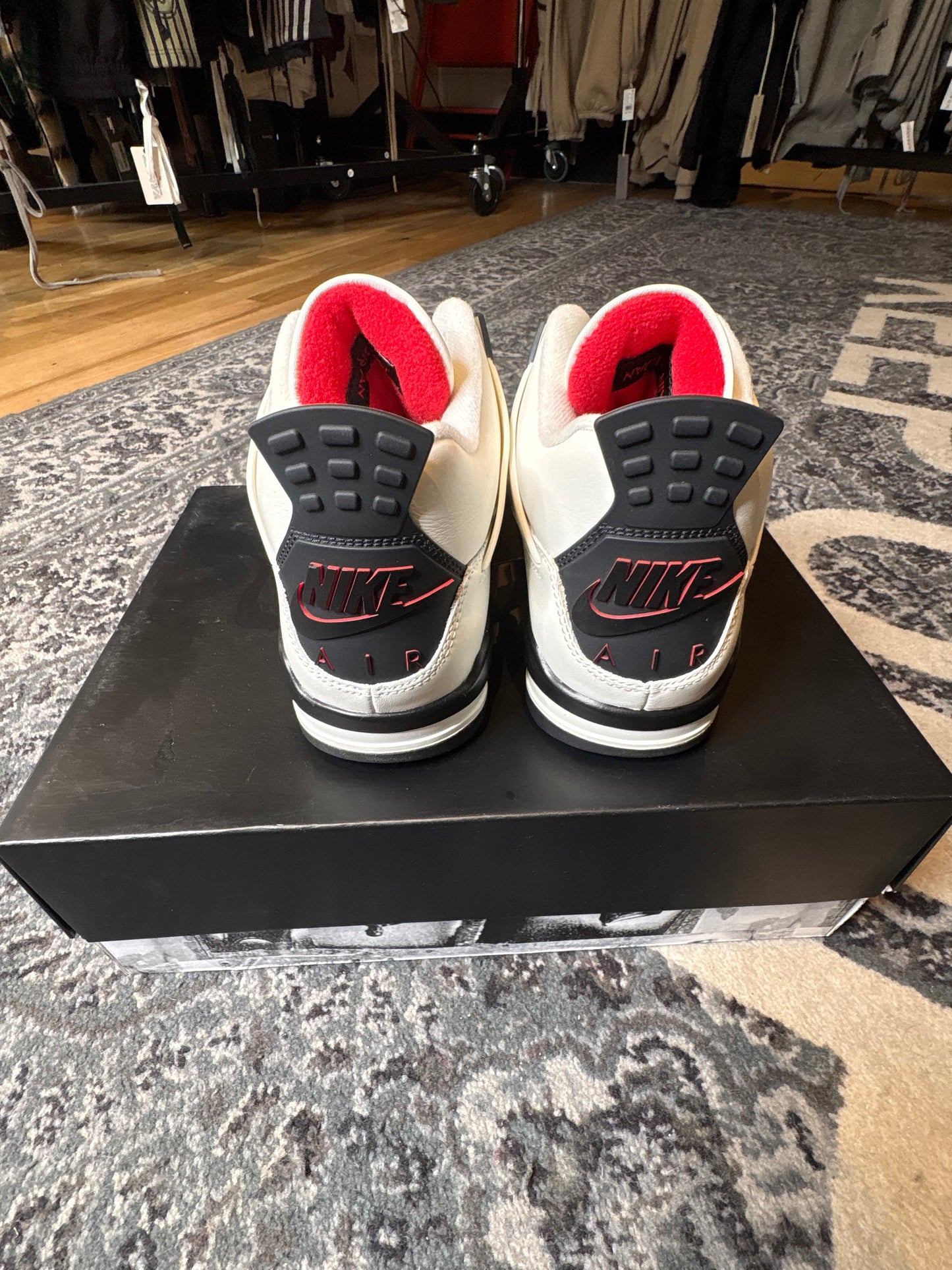 Jordan 4 Retro “Flight Club” Clean Og Size 9