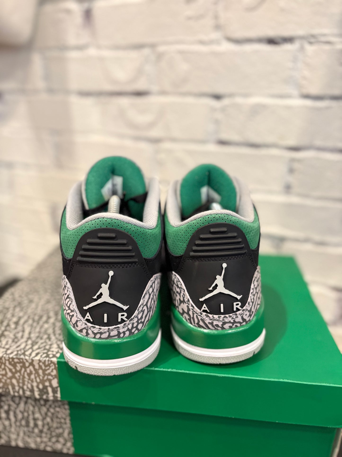 Jordan 3 Retro Pine Green Clean OG Size 8.5