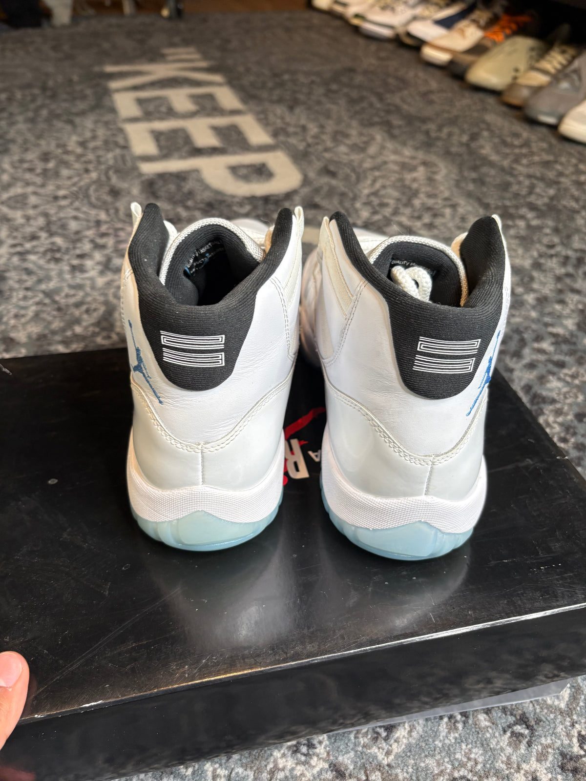 Jordan 11 Retro “Legend Blue” Clean Og Size 9