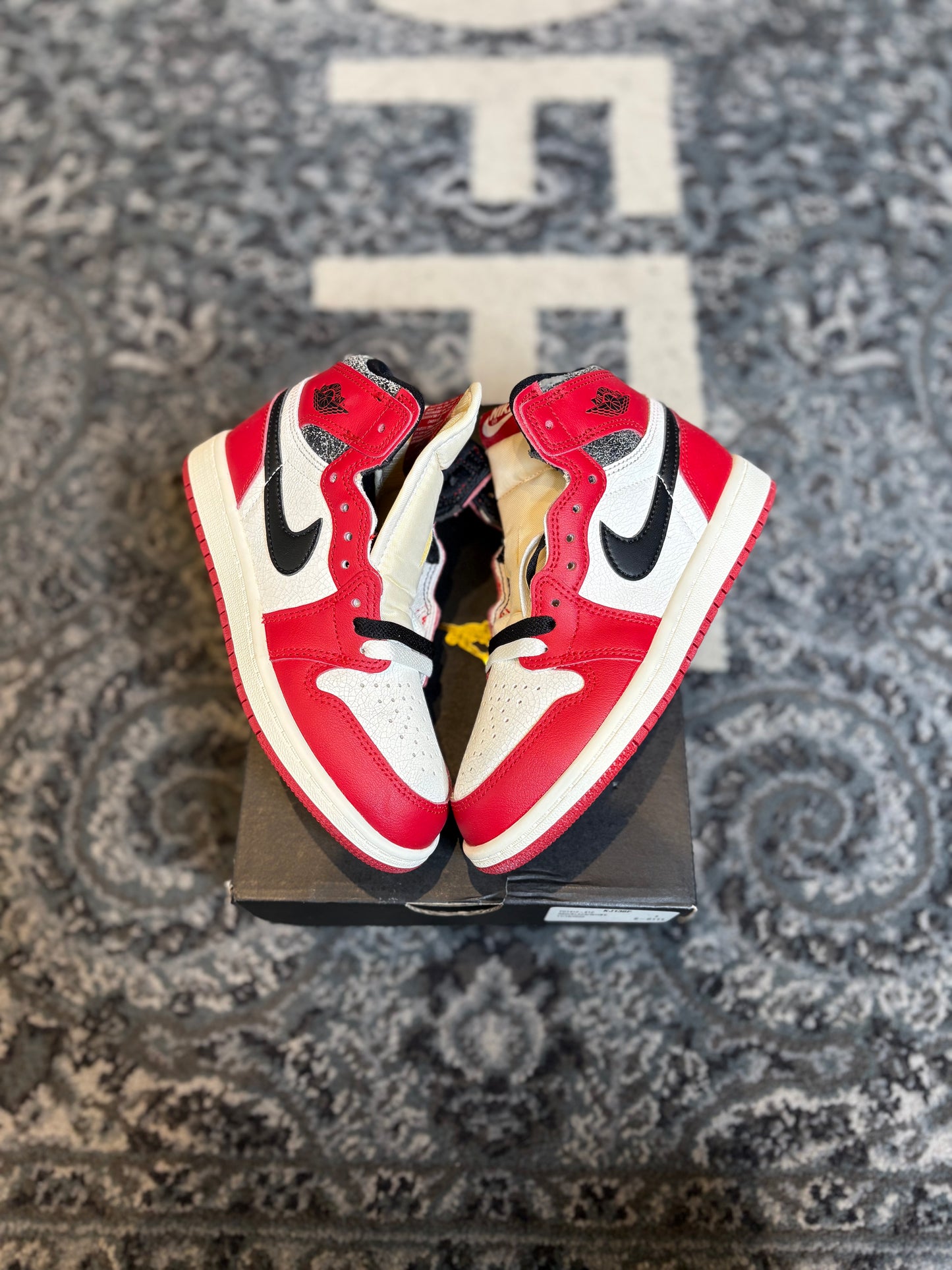 Jordan 1 Retro “Lost and Found” DS OG SIZE 1Y