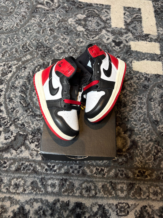 Jordan 1 Retro “Black Toes” Ds Og Size 5C