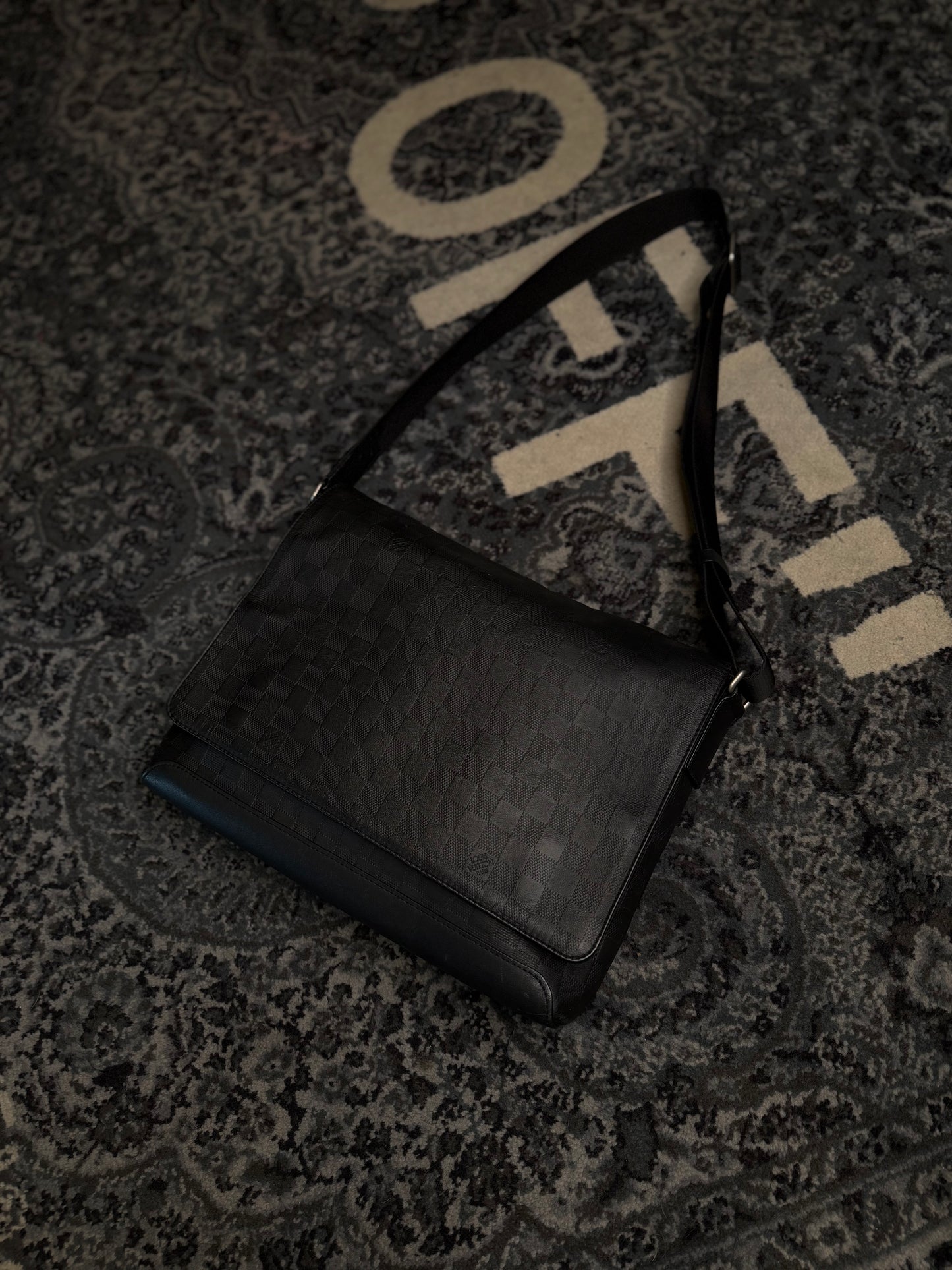 Louis Vuitton District Messenger Bag