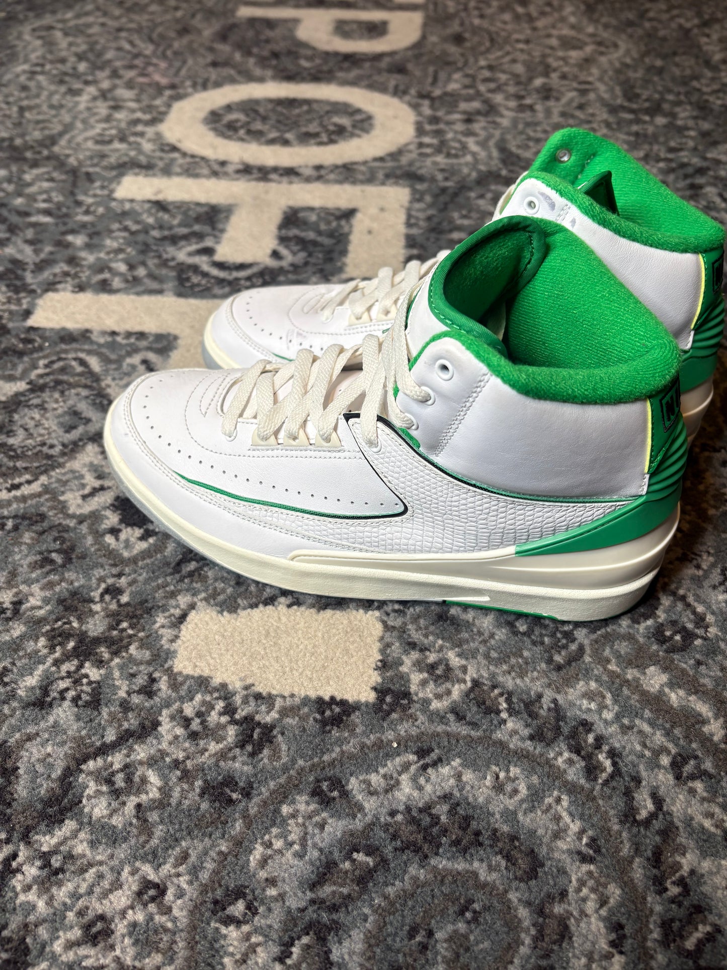 Jordan 2 Retro “Lucky Green” CLEAN NB SIZE 9