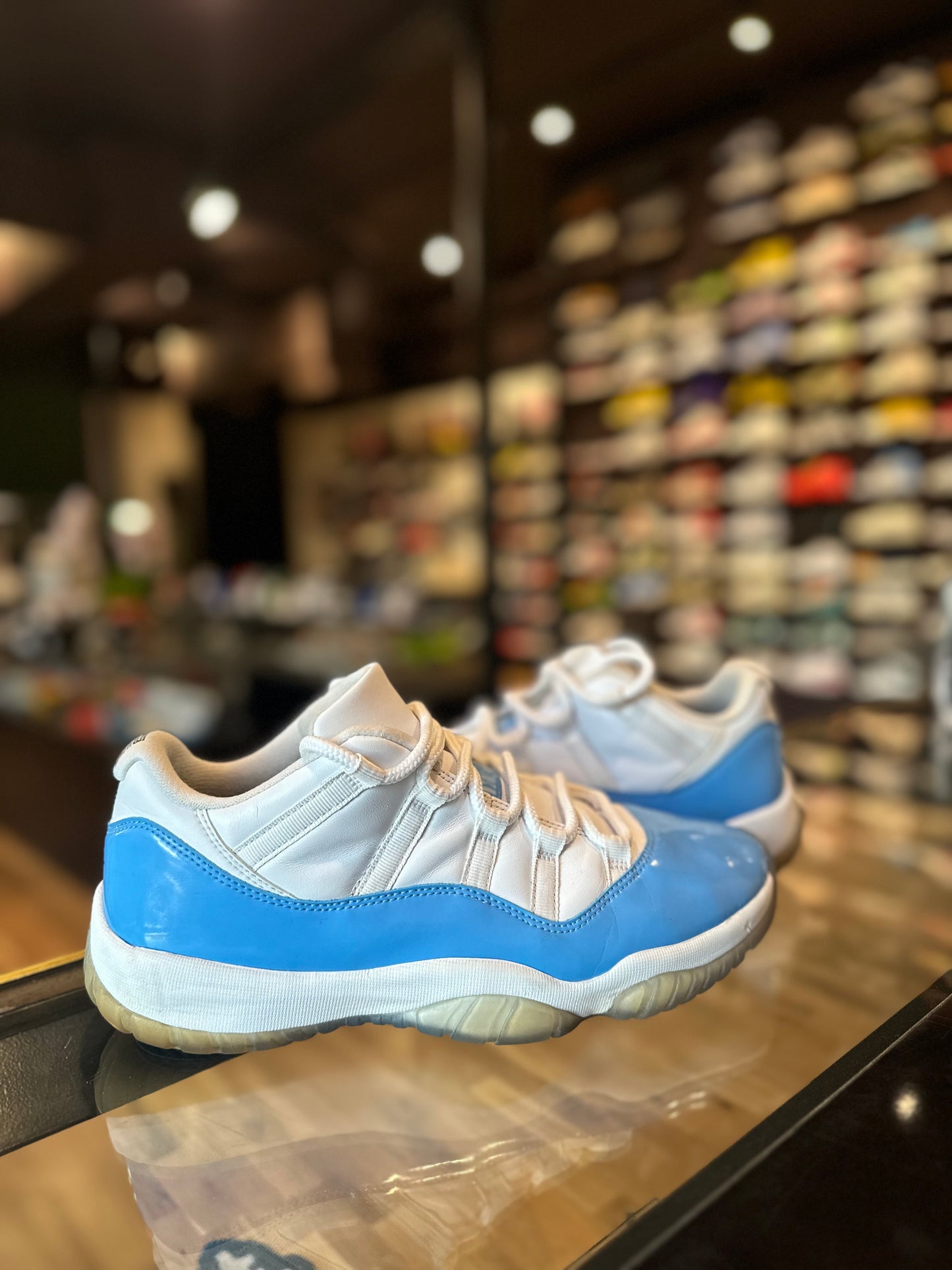 Jordan 11 Low UNC Sz 9.5 Clean NB