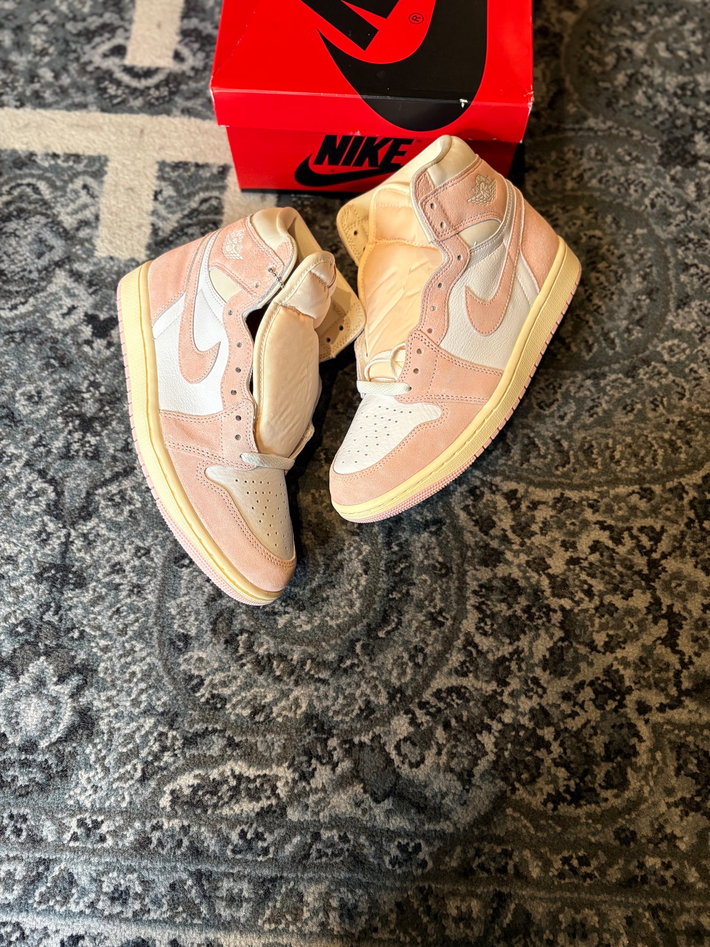 Jordan 1 Retro “Shy Pink” Ds Og Size 7Y/8.5W