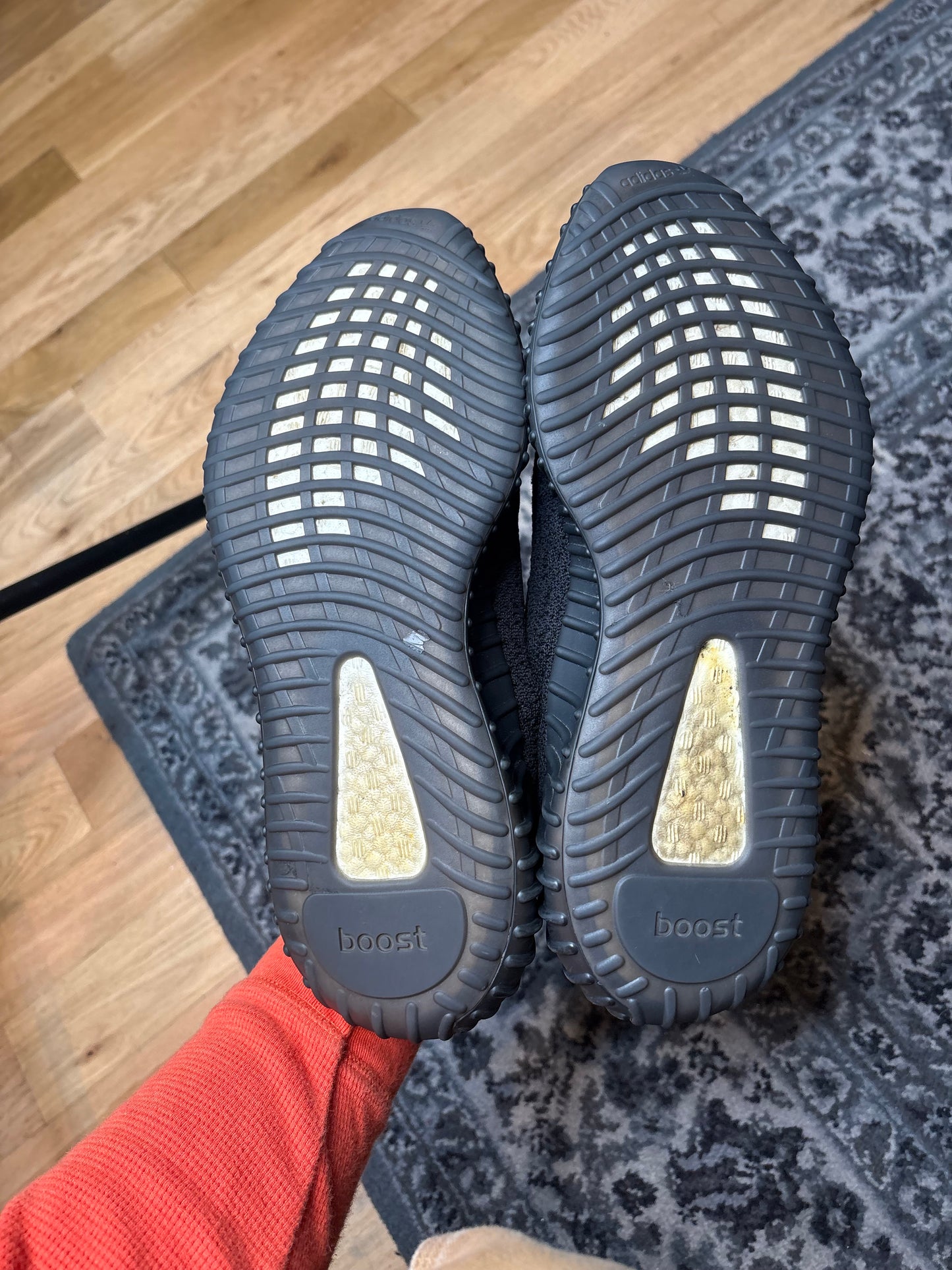 Yeezy 350 V2 “Black Red” Clean Nb Size 10.5