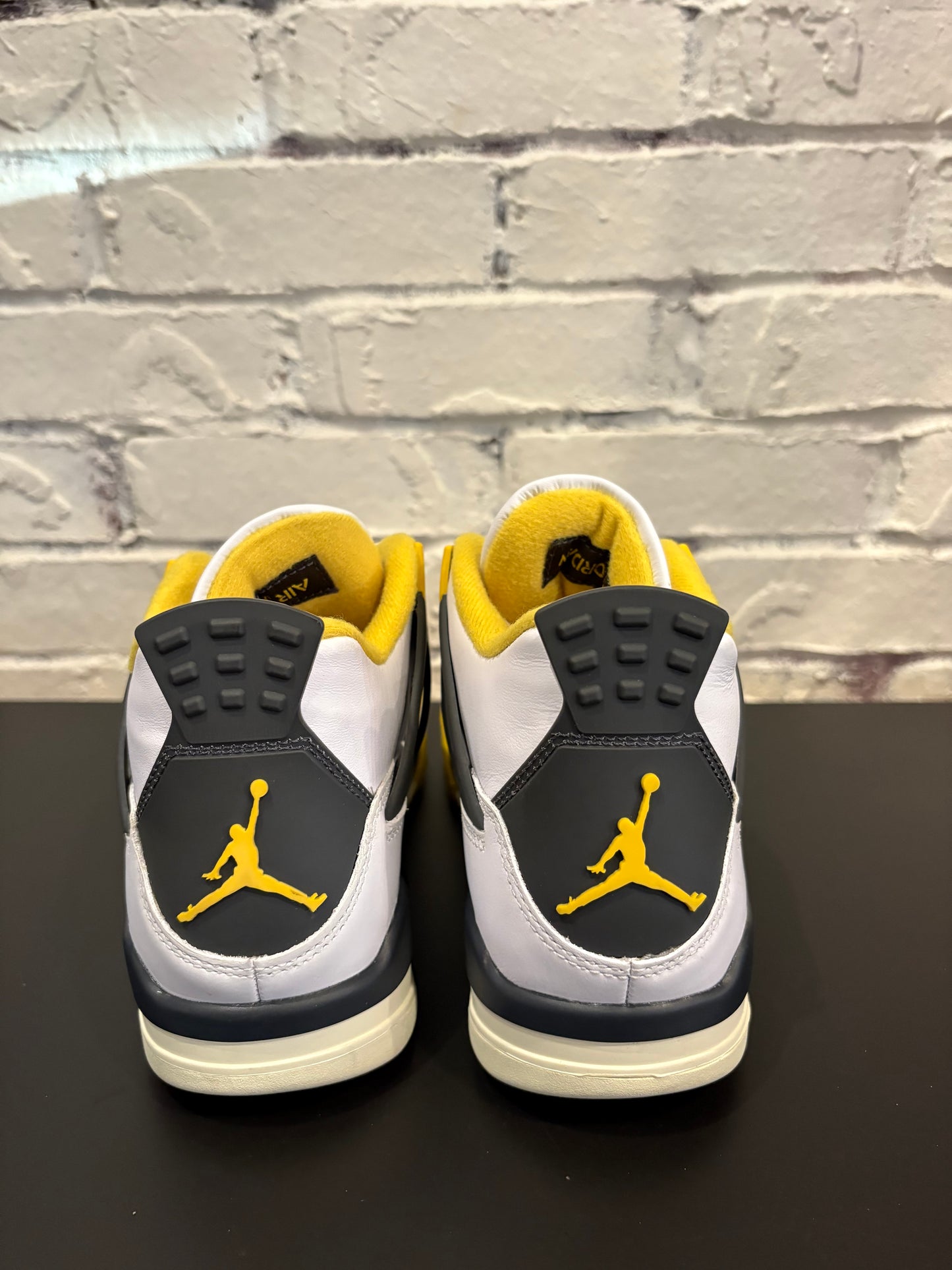 Jordan 4 Retro Vivid Sulfur Clean NB Size 6.5