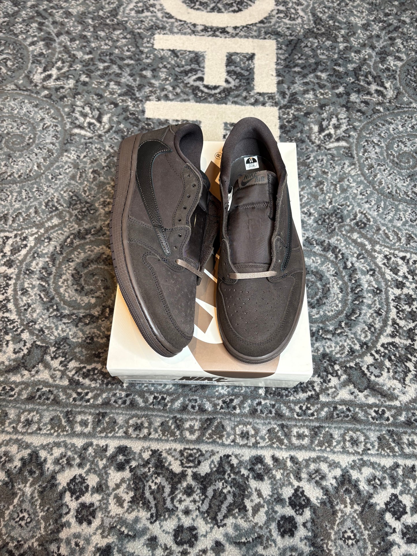 Jordan 1 Retro Low “Travis Scott Velvet Brown” DS OG SIZE 11