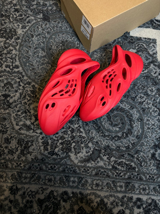Yeezy Foam RNNR “Vermillion” Clean Og Size 10