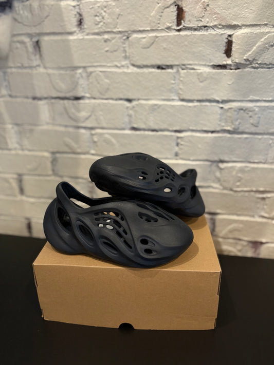 Yeezy Foamrunner Mineral Blue DS OG Size 4