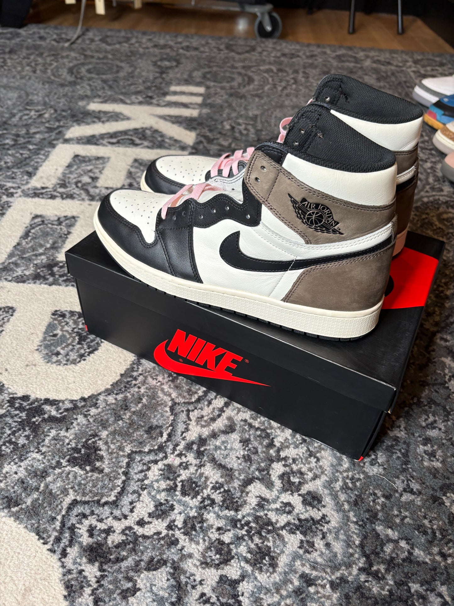 Jordan 1 Retro “Dark Mocha” Clean Og Size 12