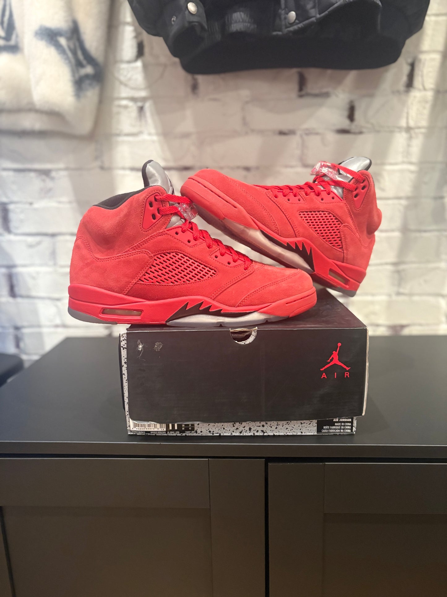 Jordan 5 Retro Red Suede VNDS Size 11
