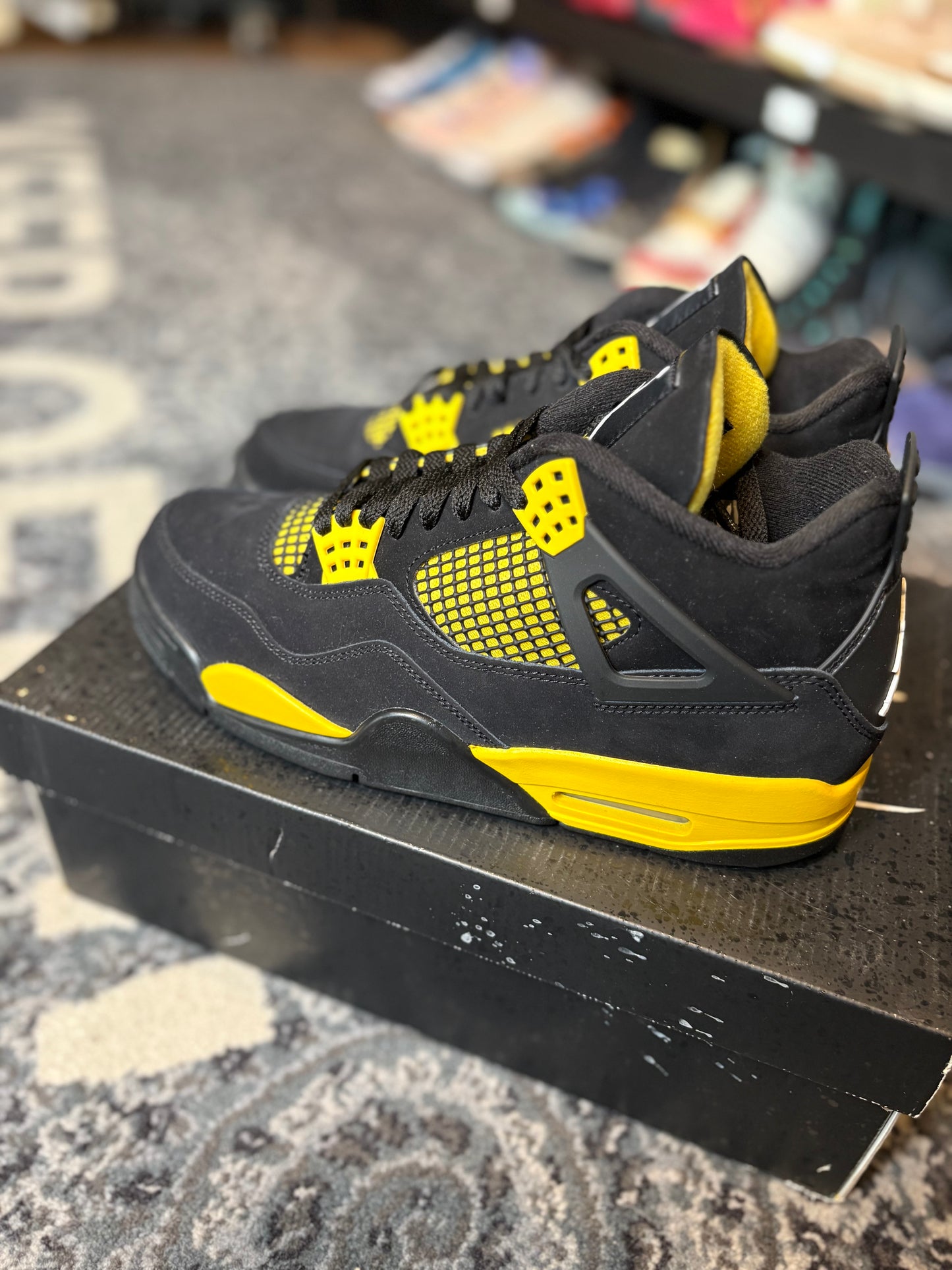 Jordan 4 Retro “Yellow Thunder” Clean Og Size 9.5