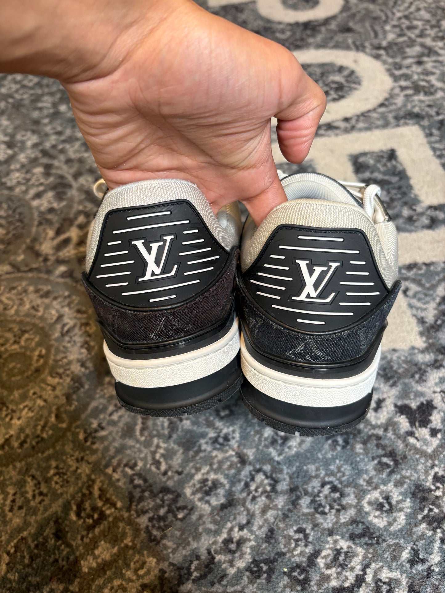 Loui Vuitton Trainer “Black Monogram” Clean Nb Size 8.5