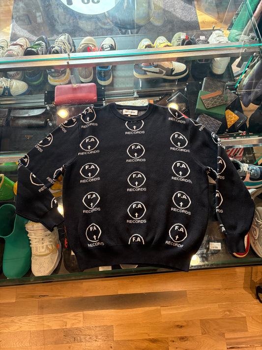 F.A. Black Crewneck Sz M