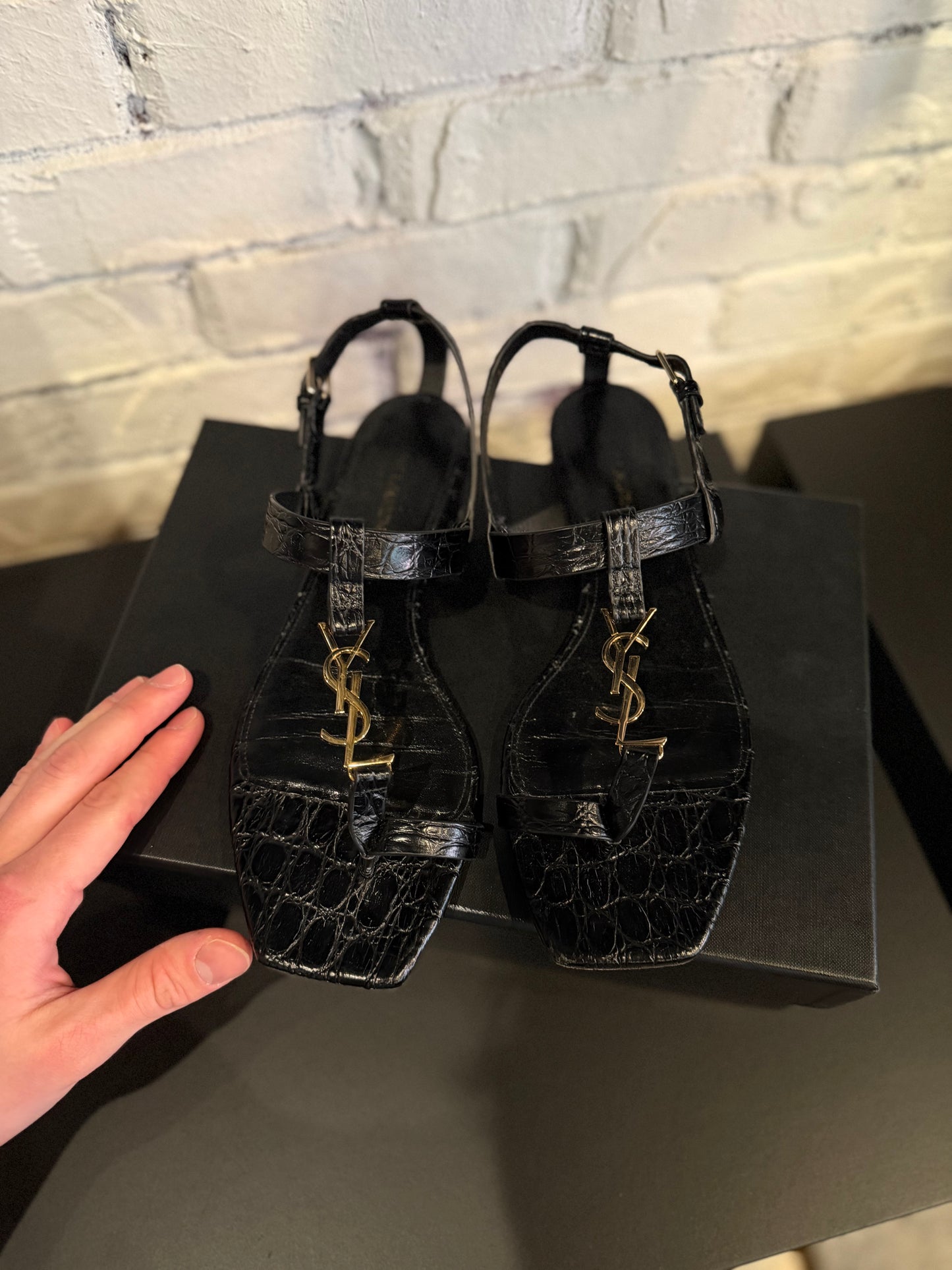 YSL Cassandra Flat Leather Sandals size 39 (6y/7.5w)