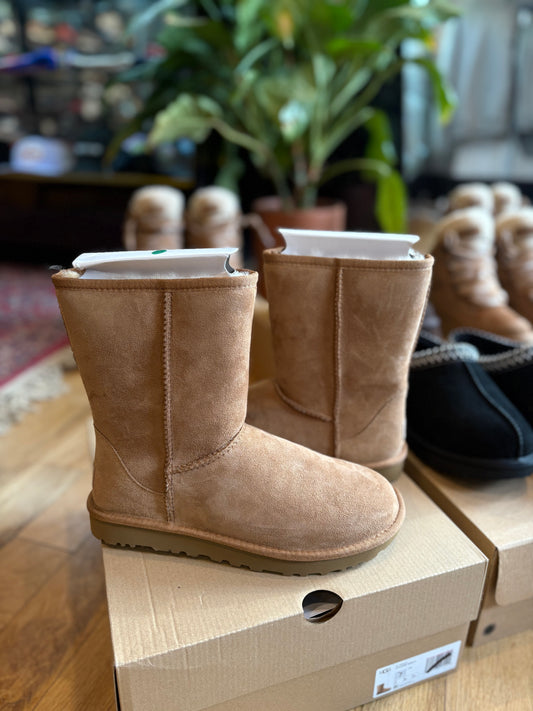 Ugg Classic Short Boot Tan DS OG Size 7W/5.5M