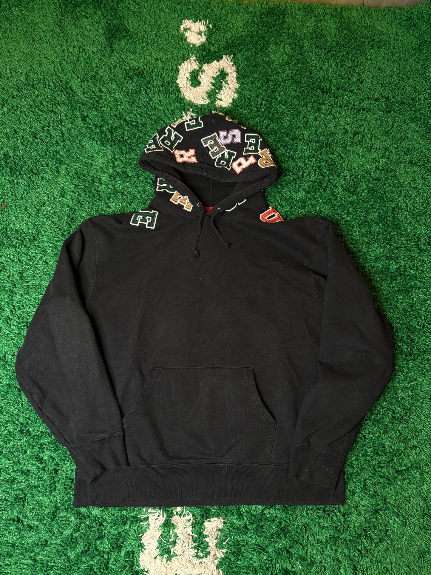 Supreme Scattered Appliqué Hoodie Black Size XL