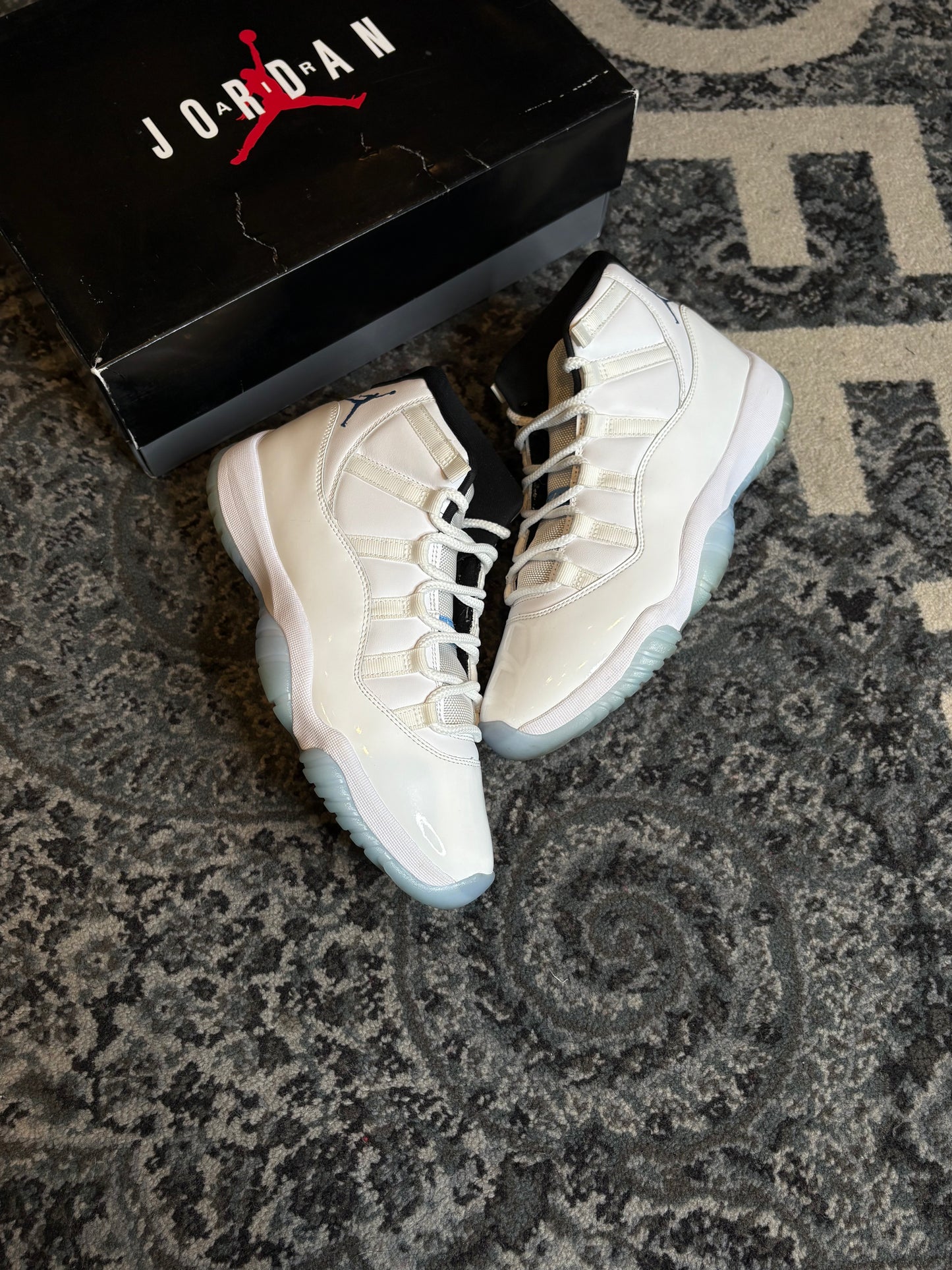 Jordan 11 Retro “Legend Blue” Clean Og Size 9.5