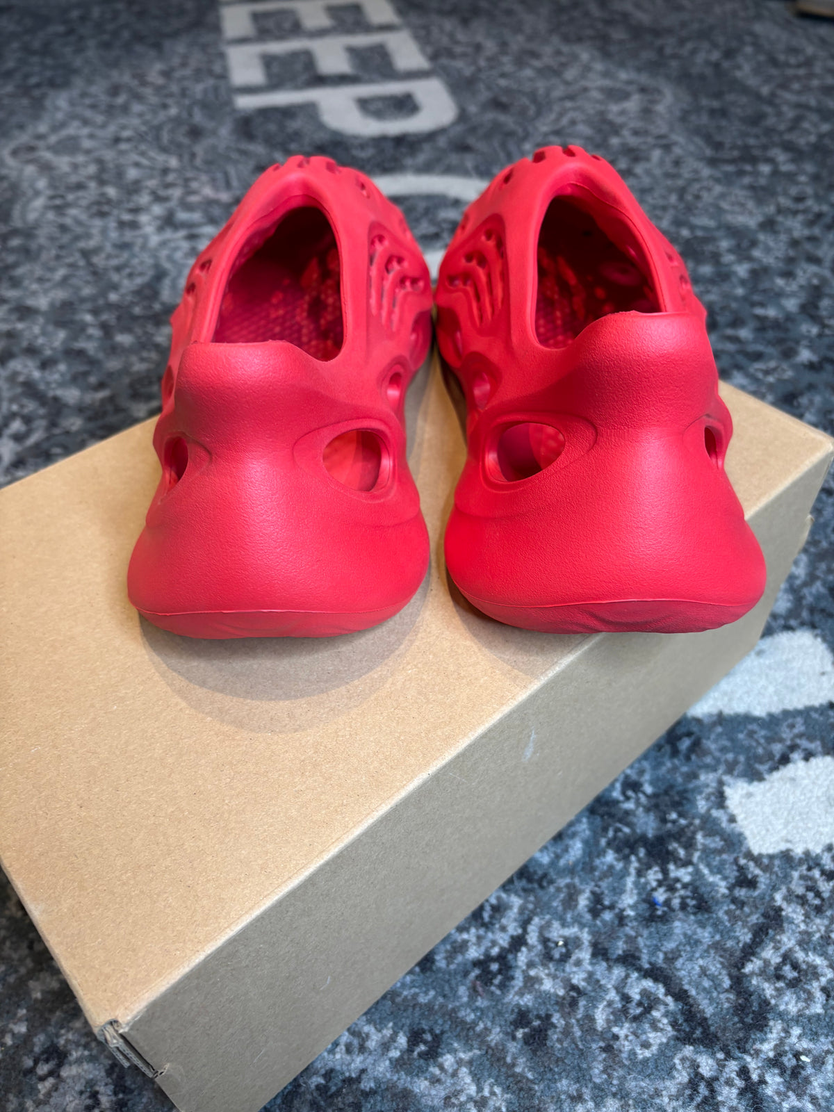 Yeezy Foam RNNR “Vermillion” Clean Og Size 10