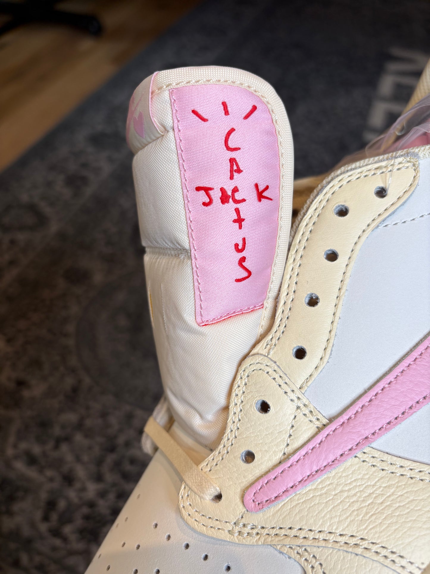 Jordan 1 Retro Low “Travis Scott Shy Pink” DS OG