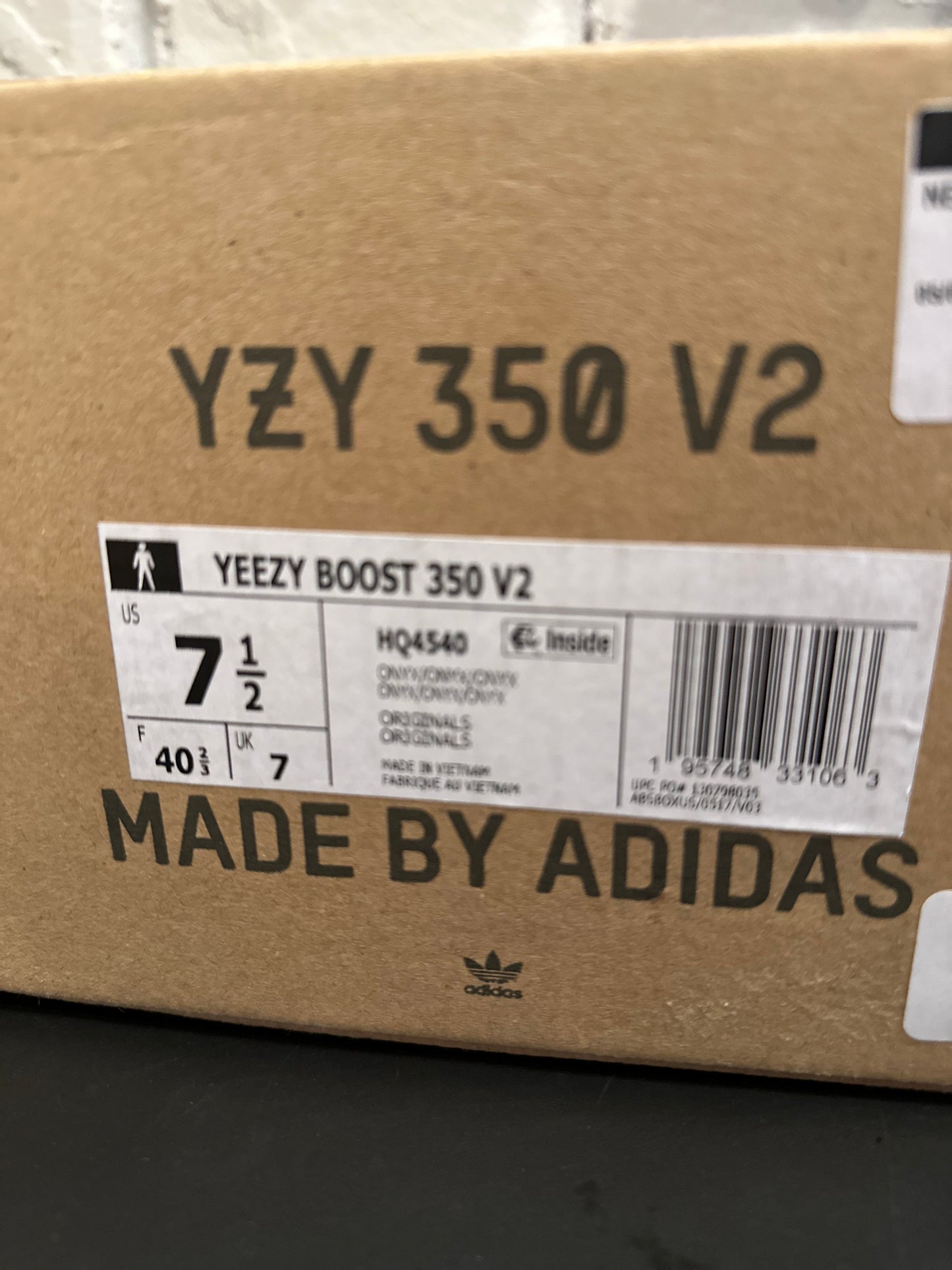 Yeezy Boost 350 V2 Onyx Clean OG Size 7.5