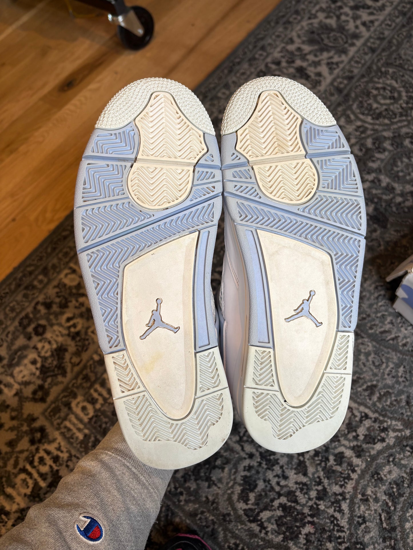 Jordan 4 Retro “Forget Me Not” Clean Og Size 10.5M/12W