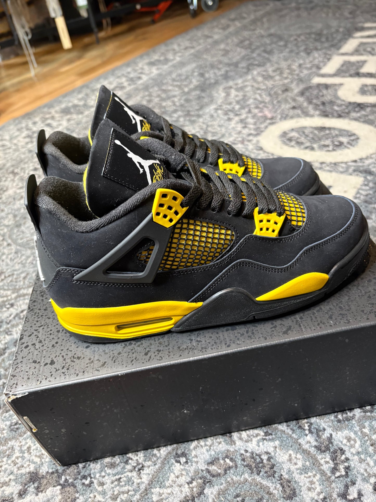 Jordan 4 Retro “Yellow Thunder” Clean Og Size 10.5